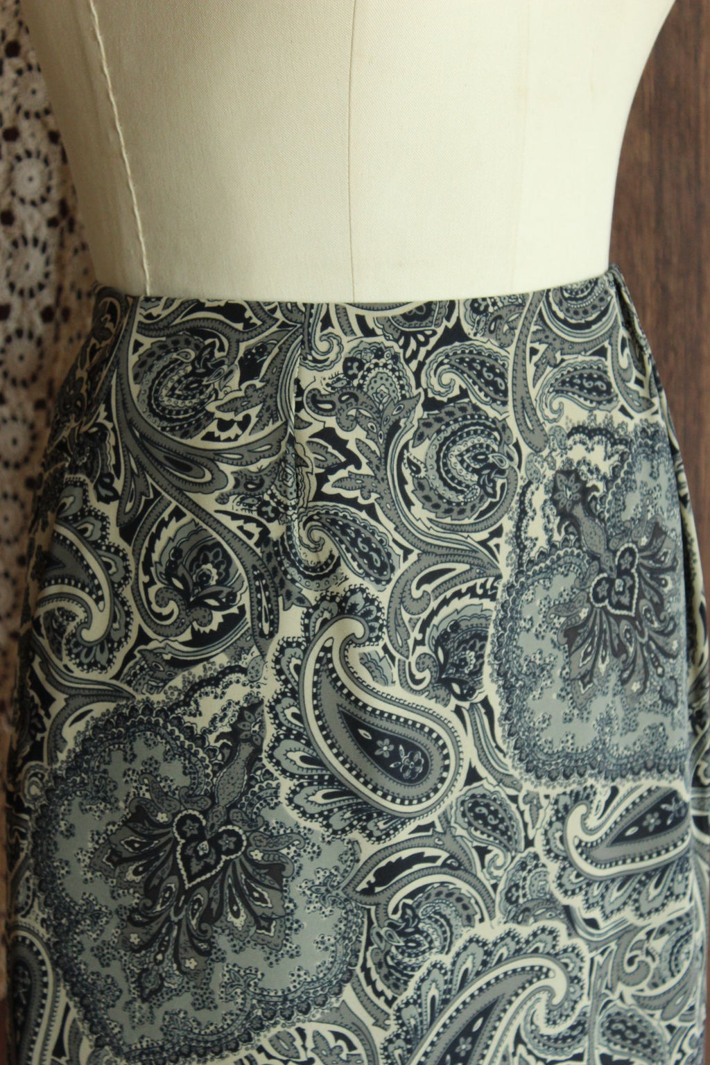 Vintage 1990s 2000s Chaus Navy Blue Skirt