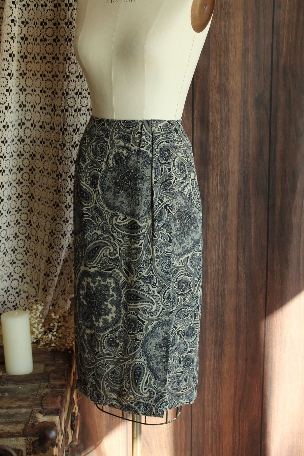 Vintage 1990s 2000s Chaus Navy Blue Skirt