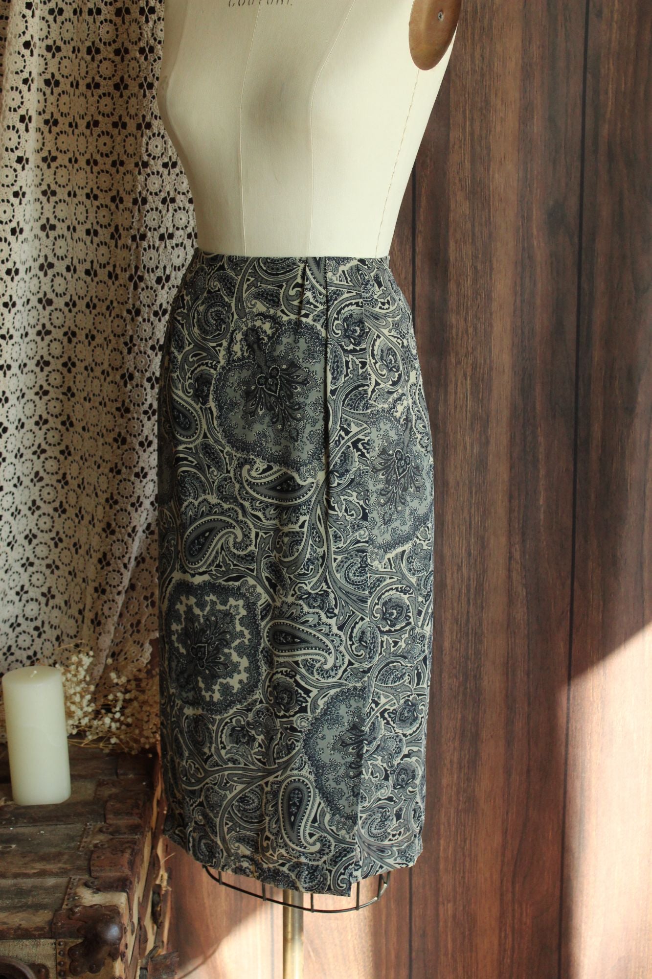 Vintage 1990s 2000s Chaus Navy Blue Skirt
