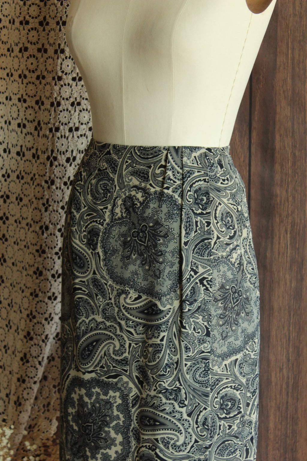 Vintage 1990s 2000s Chaus Navy Blue Skirt