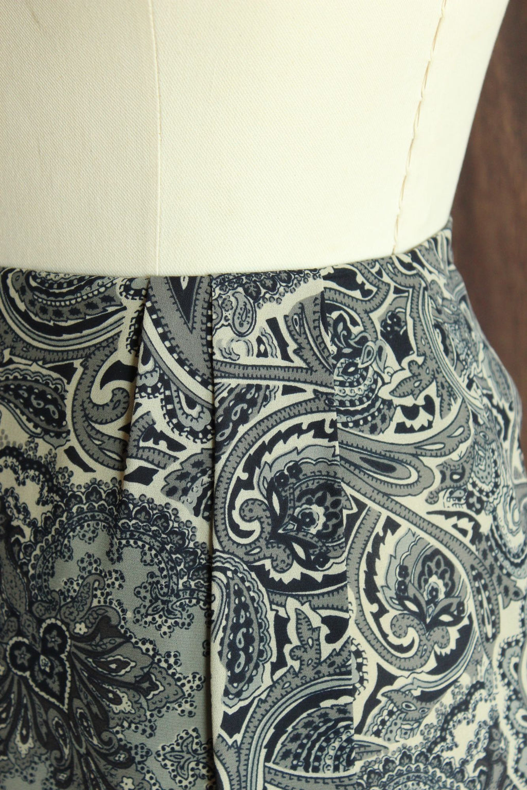 Vintage 1990s 2000s Chaus Navy Blue Skirt