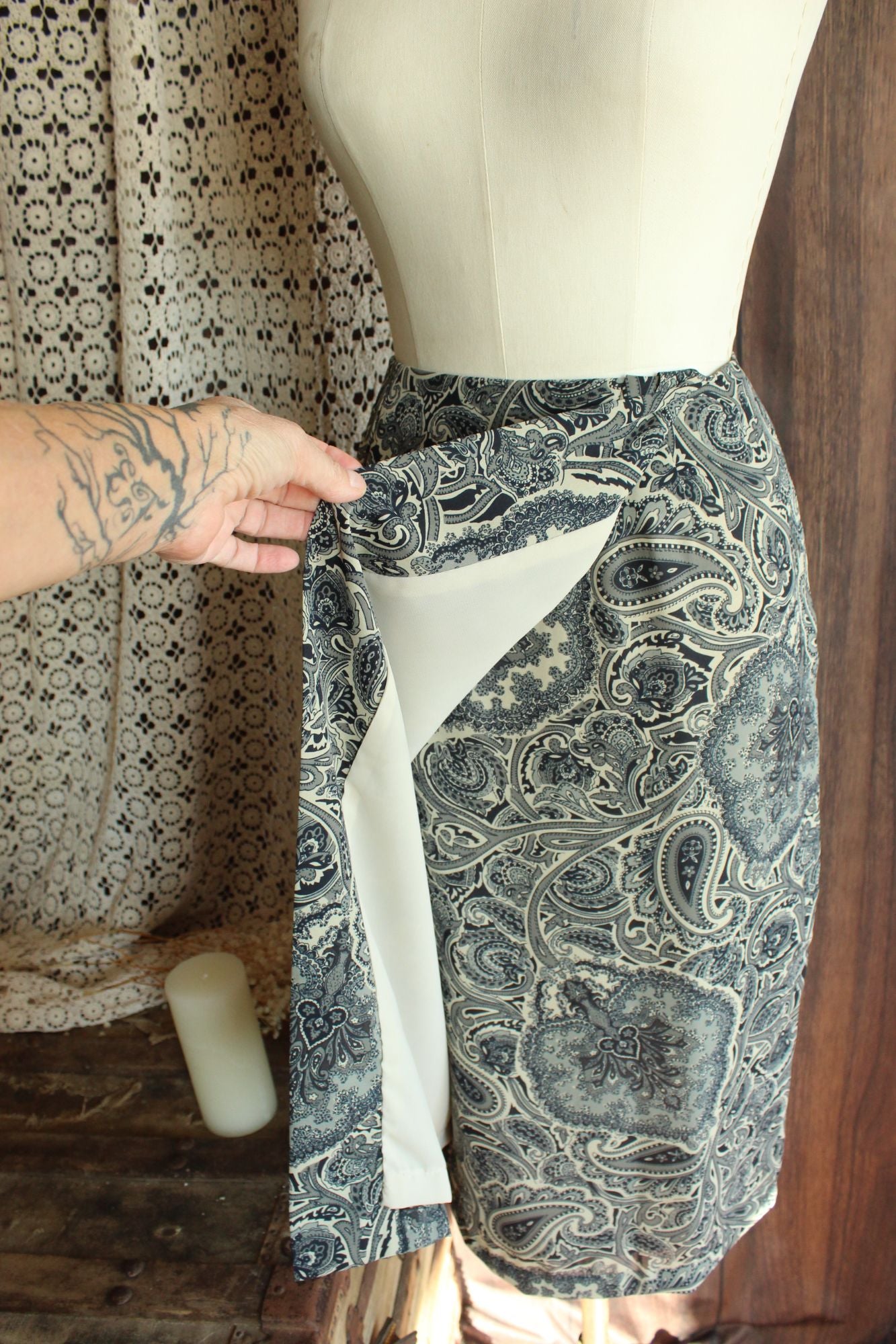 Vintage 1990s 2000s Chaus Navy Blue Skirt