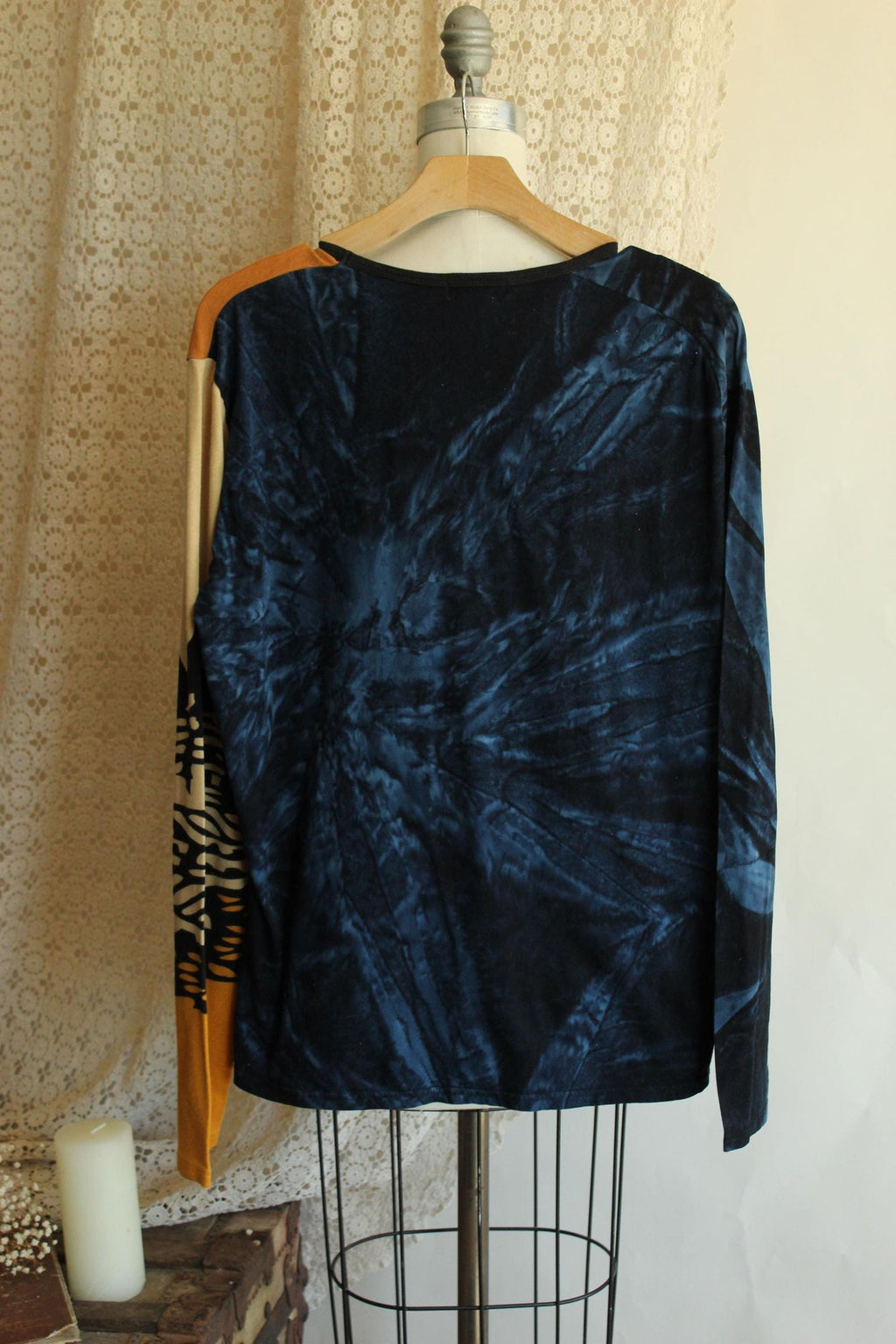 Vintage 2000s Mens Custo Barcelona Graphic Long Sleeve Tee
