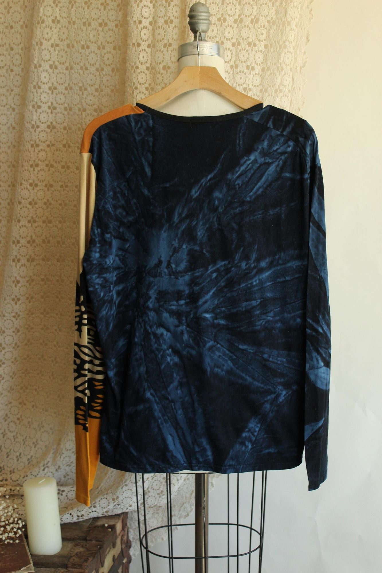 Vintage 2000s Mens Custo Barcelona Graphic Long Sleeve Tee