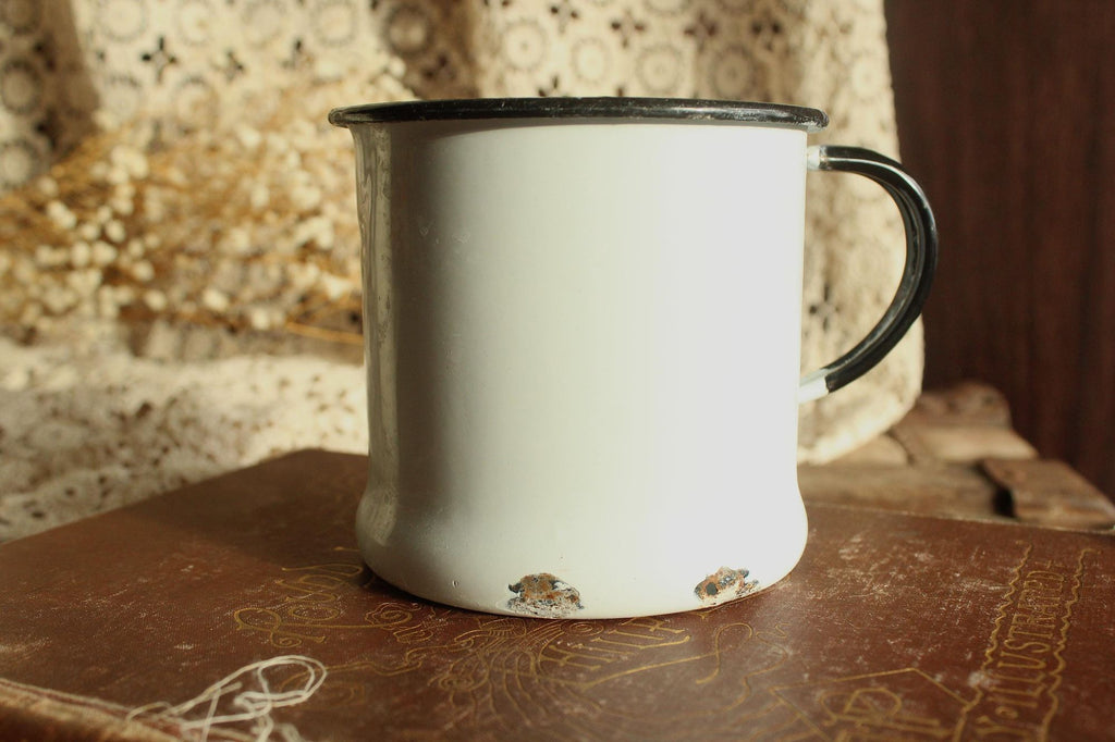 Vintage 1940s 1950s Enamelware Coffee Mug
