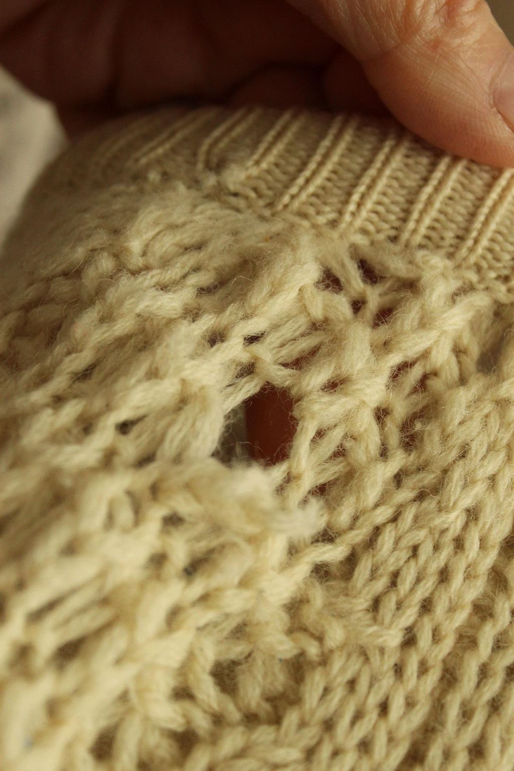 Vintage 1960s Tarni Handknit Ivory Wool Cable Knit Cardigan