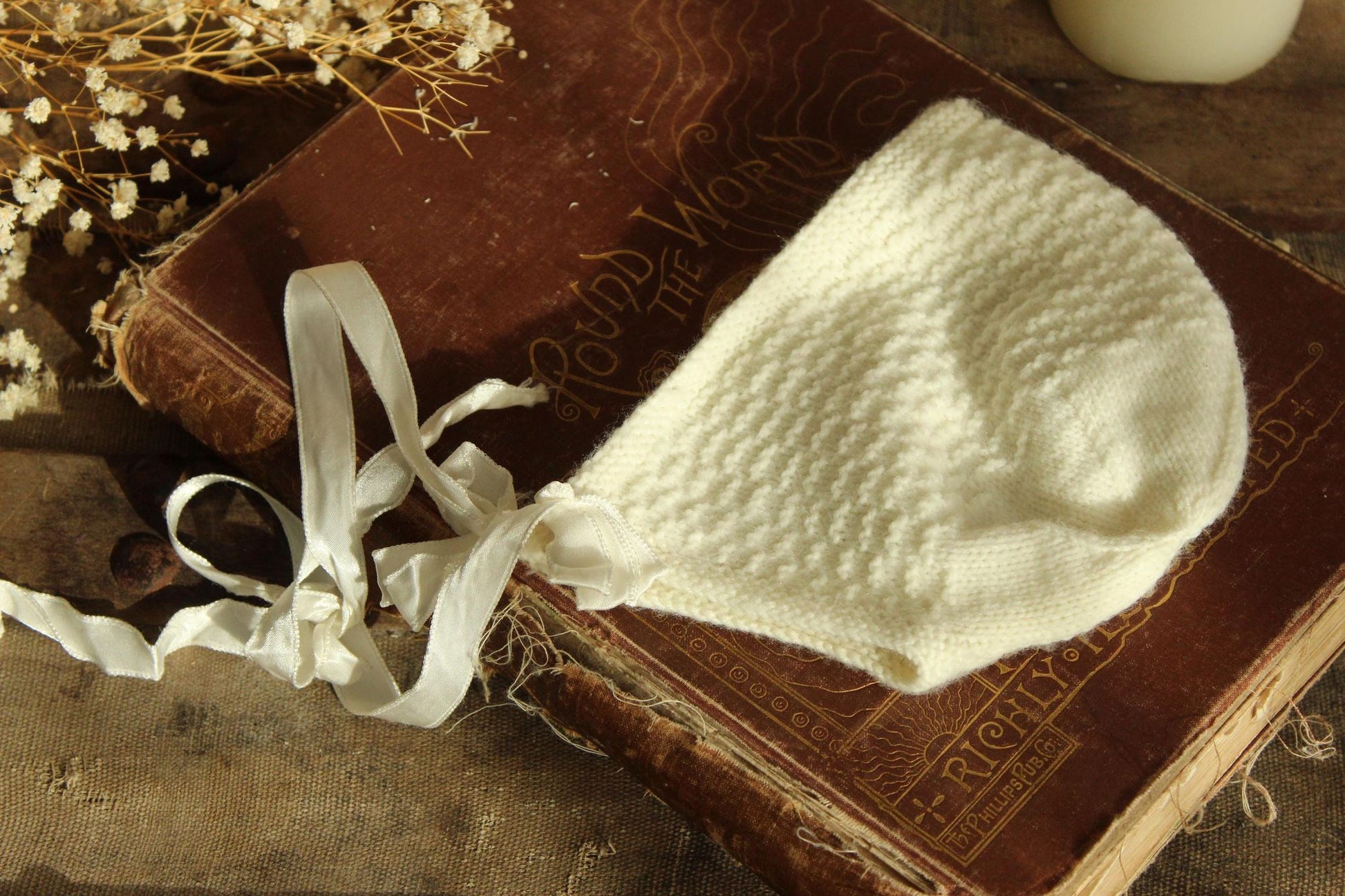Vintage 1950s Winter White Knit baby bonnet with Ribbon Ties