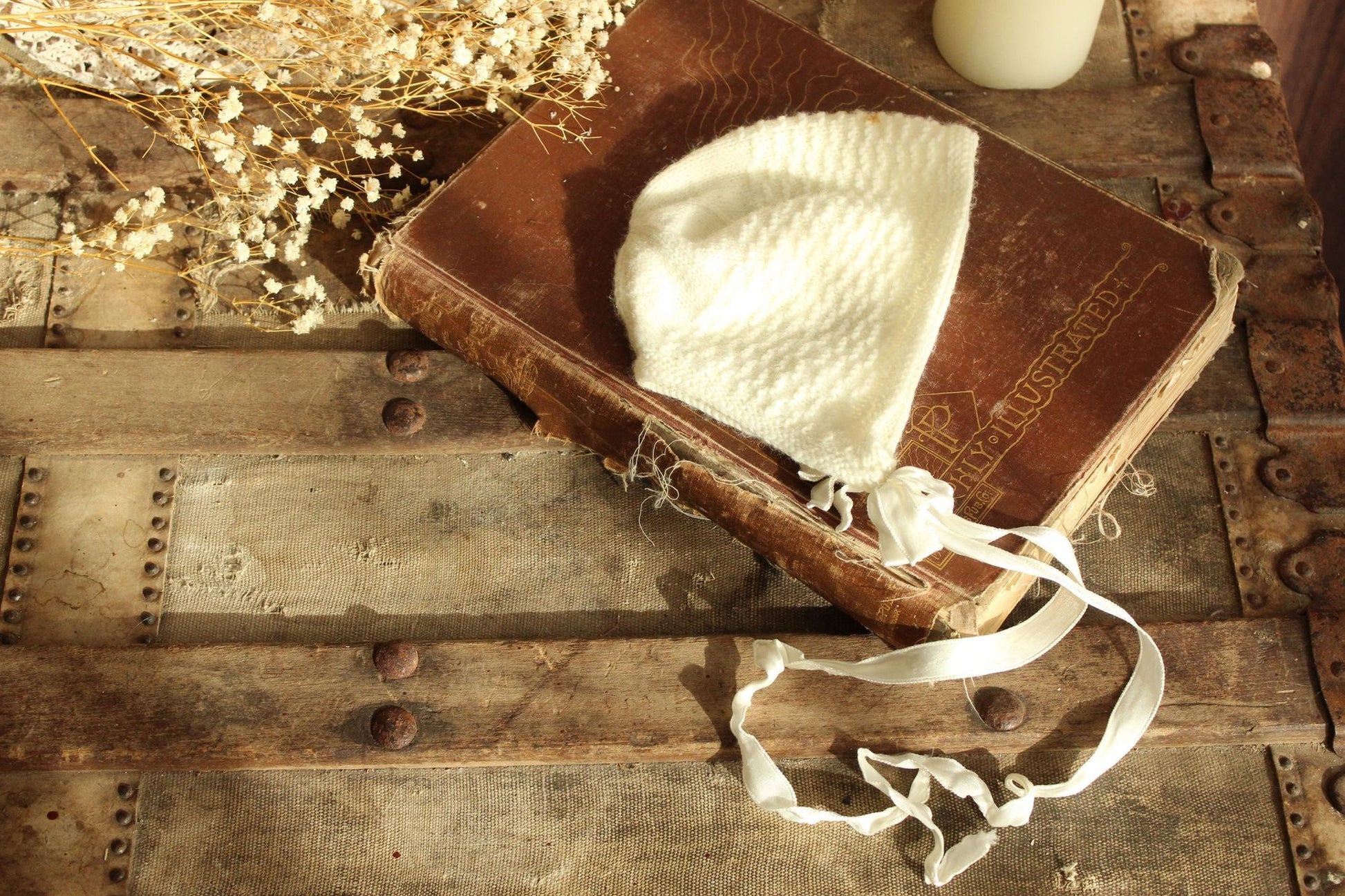 Vintage 1950s Winter White Knit baby bonnet with Ribbon Ties
