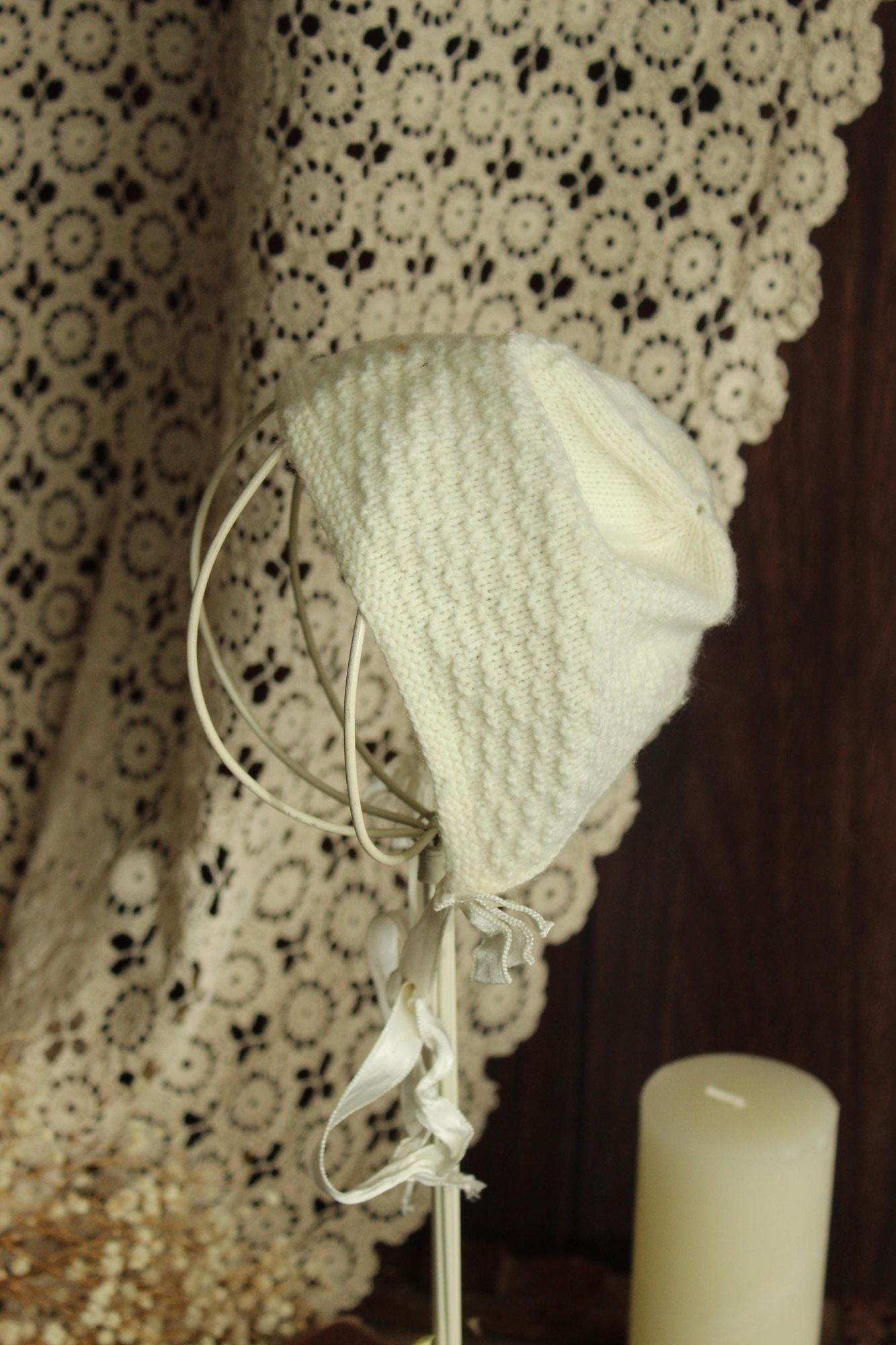 Vintage 1950s Winter White Knit baby bonnet with Ribbon Ties
