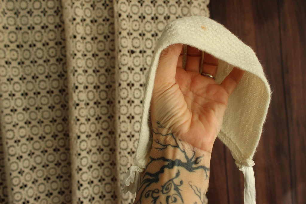 Vintage 1950s Winter White Knit baby bonnet with Ribbon Ties