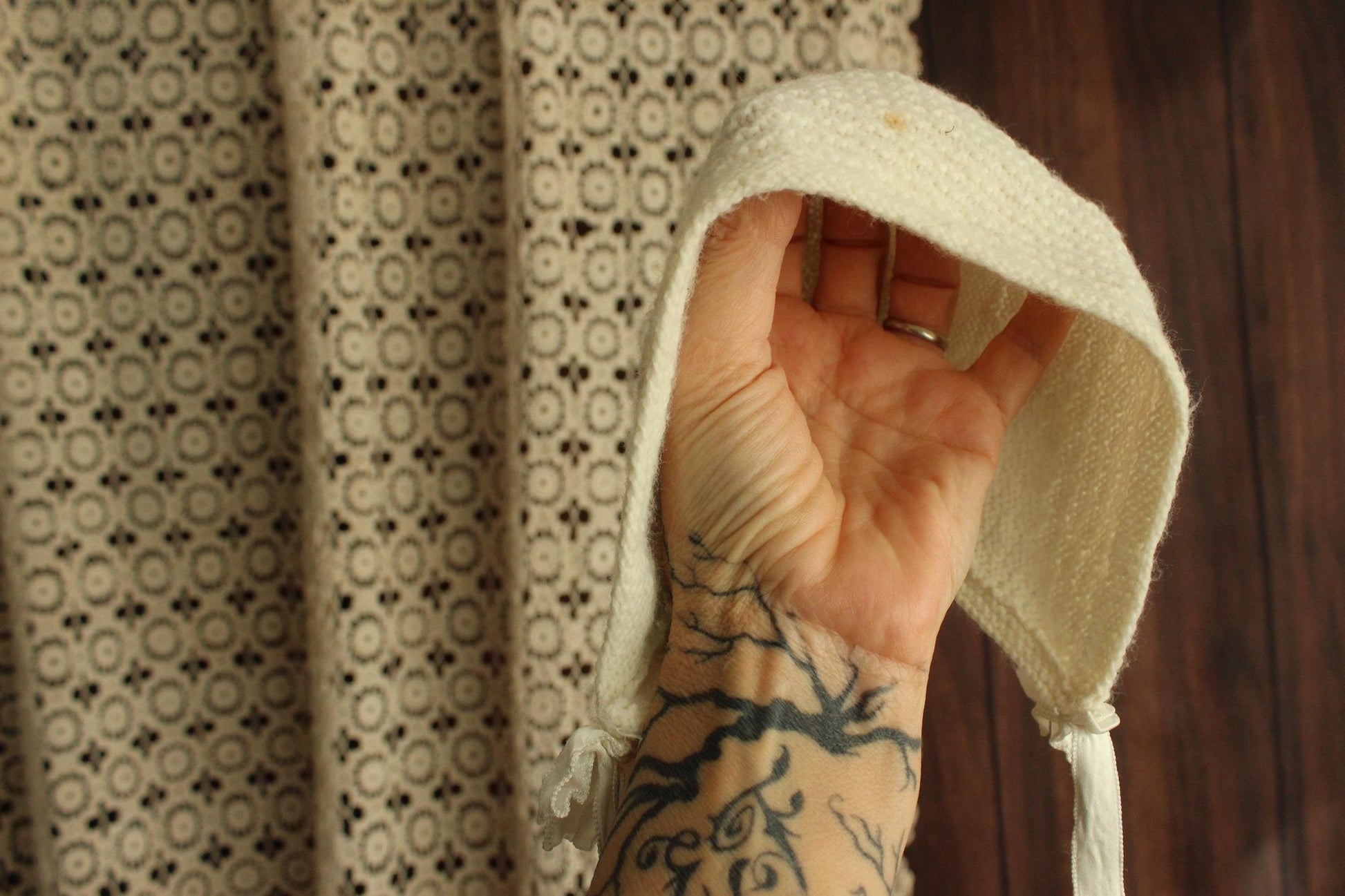 Vintage 1950s Winter White Knit baby bonnet with Ribbon Ties