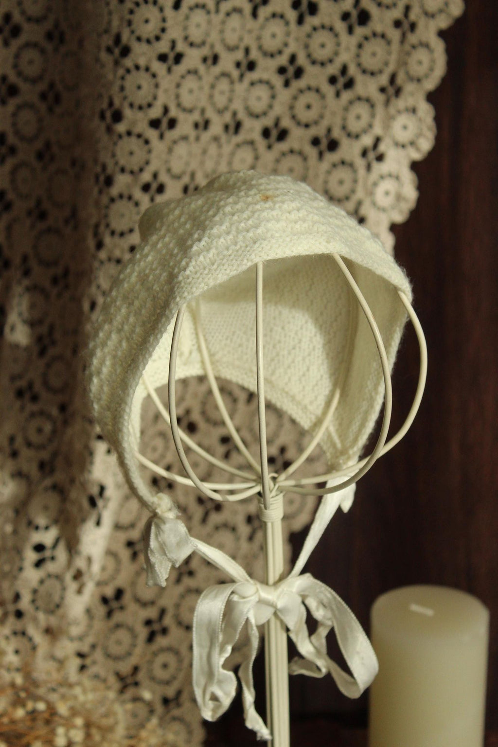 Vintage 1950s Winter White Knit baby bonnet with Ribbon Ties