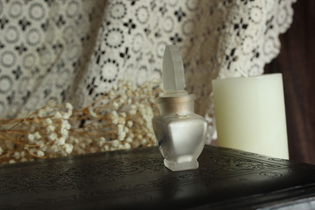 1940s Bourjois Mais Oui Perfumed Talc