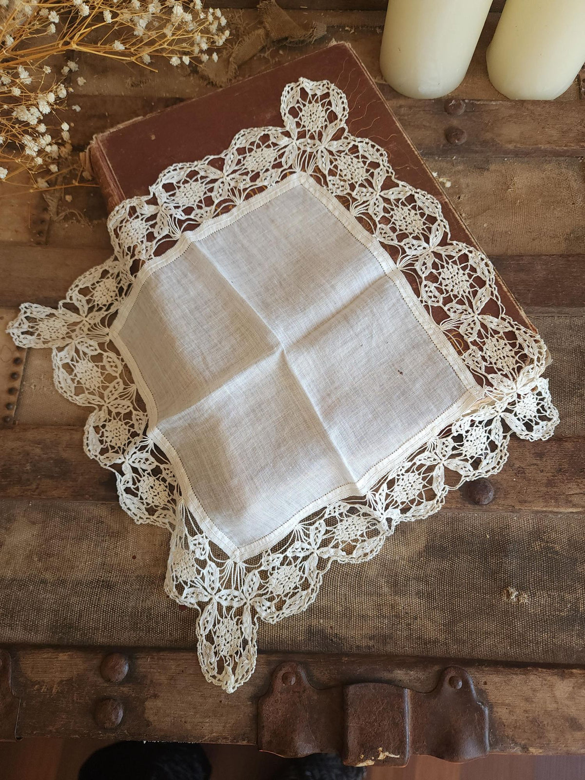 Vintage Antique 1910s Linen Handkerchief with Handmade Lace Border