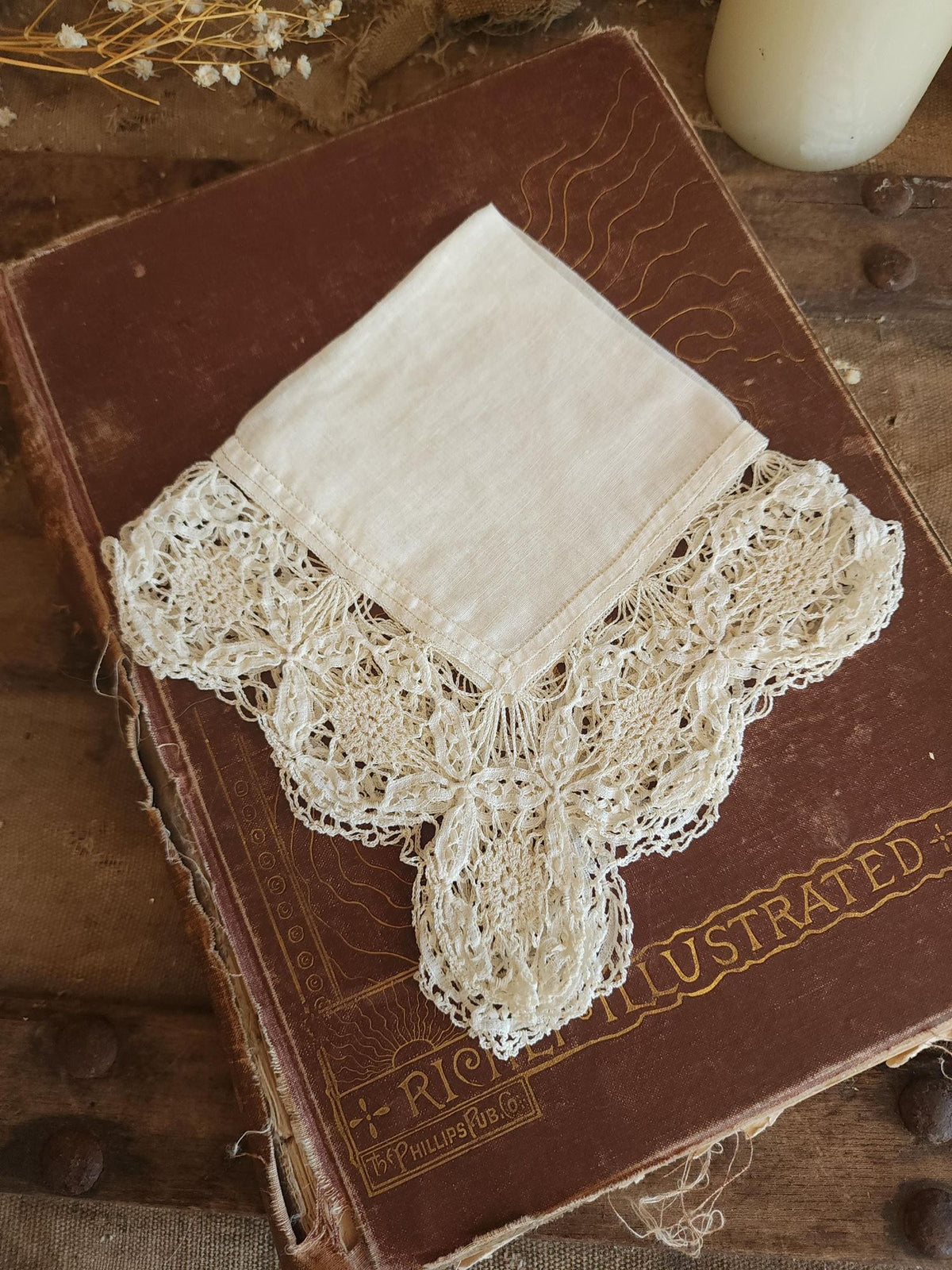 Vintage Antique 1910s Linen Handkerchief with Handmade Lace Border