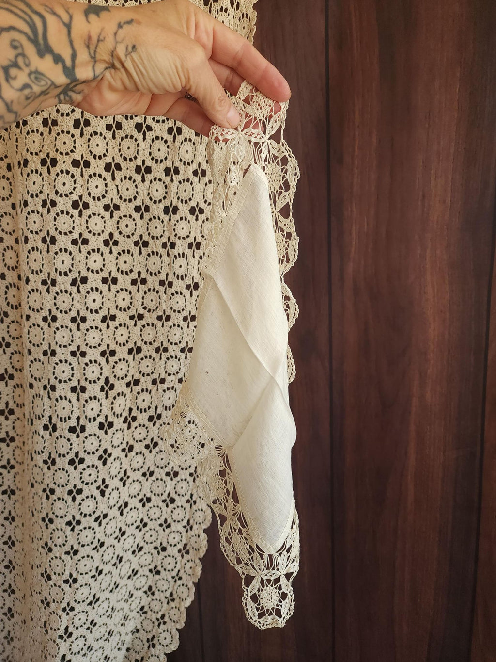Vintage Antique 1910s Linen Handkerchief with Handmade Lace Border