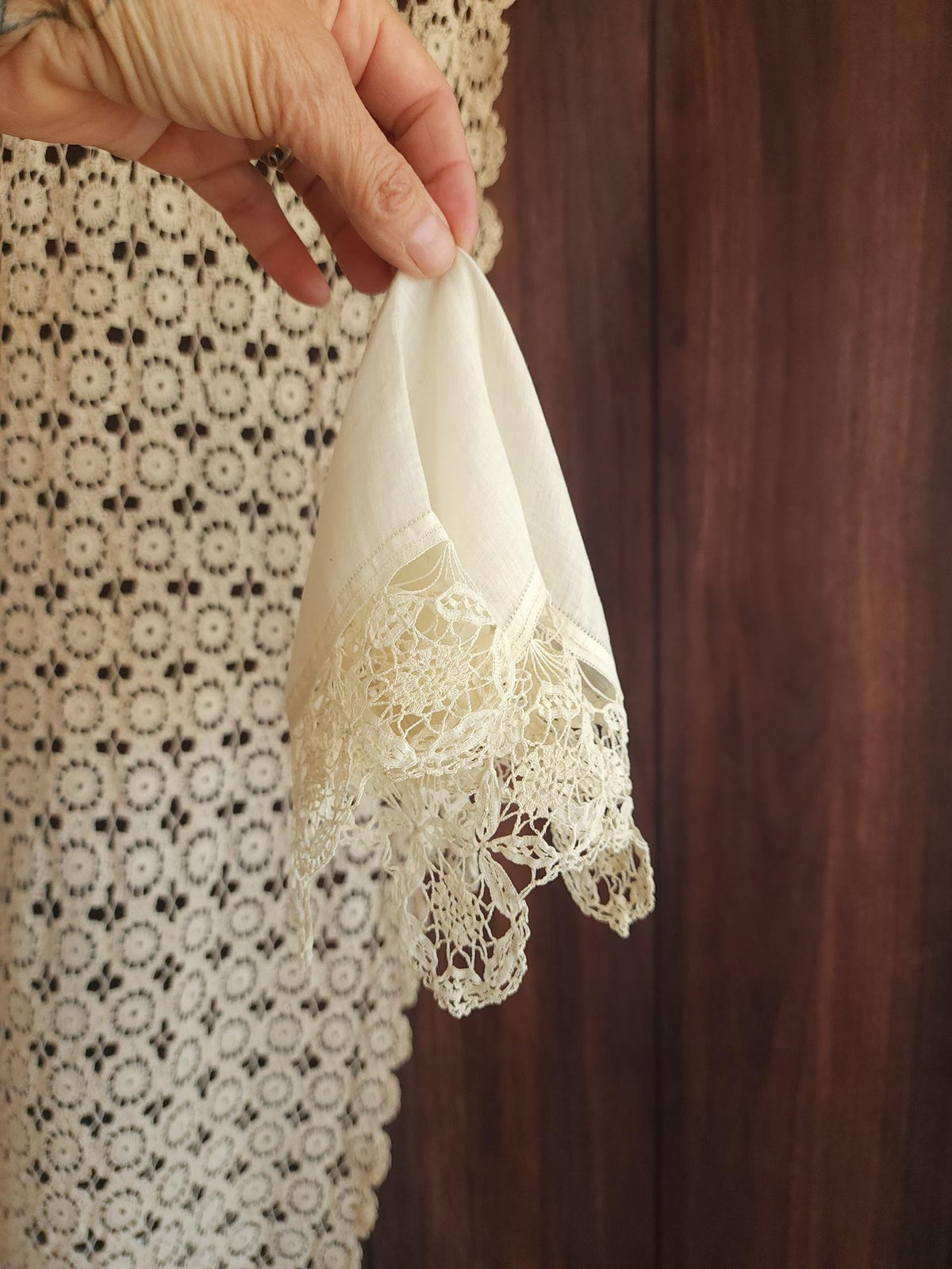 Vintage Antique 1910s Linen Handkerchief with Handmade Lace Border