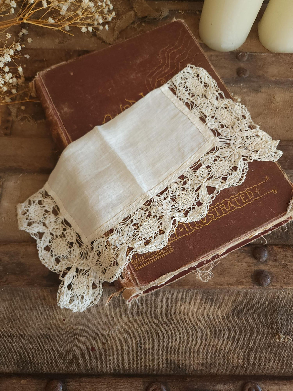 Vintage Antique 1910s Linen Handkerchief with Handmade Lace Border