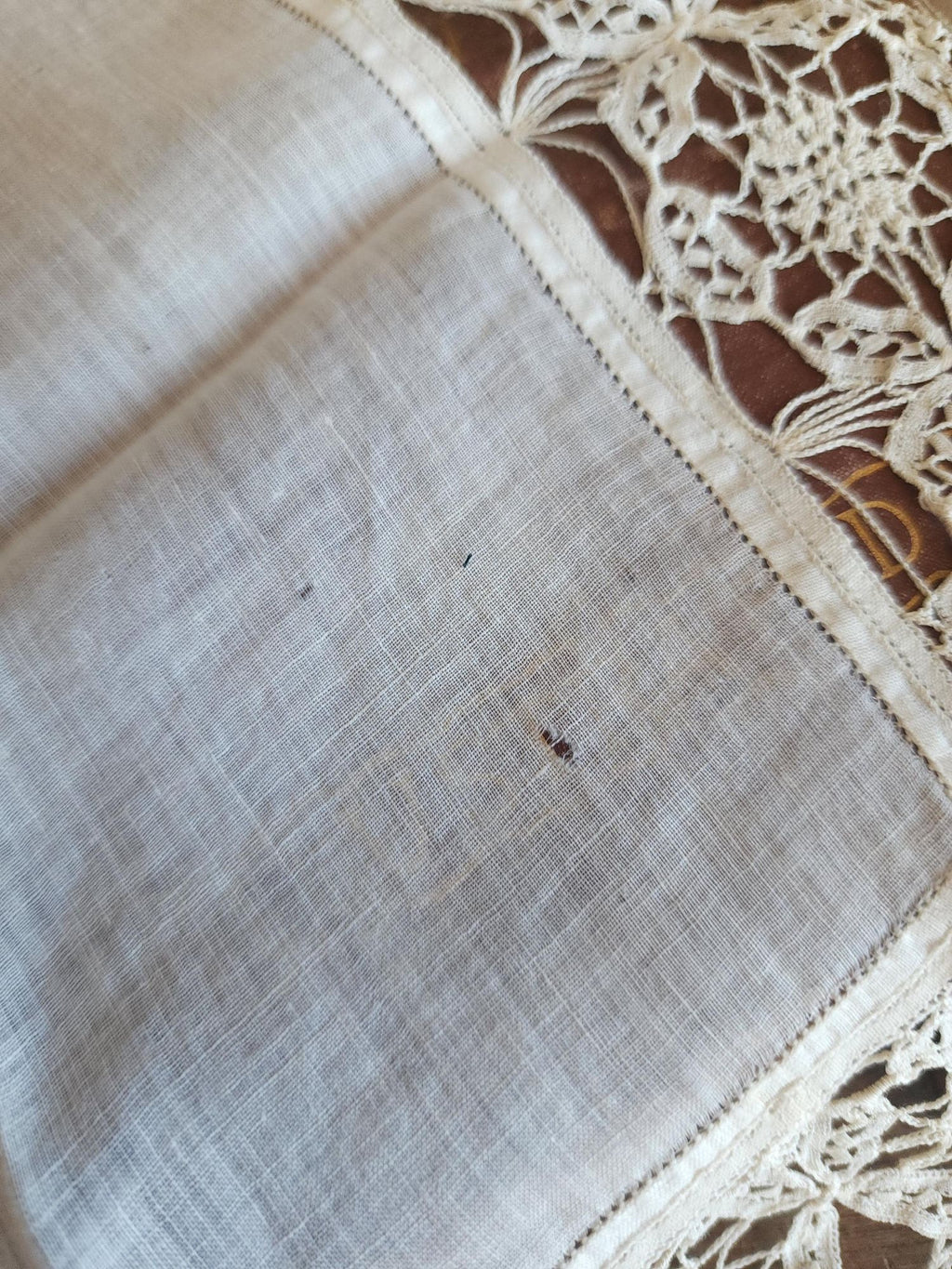 Vintage Antique 1910s Linen Handkerchief with Handmade Lace Border