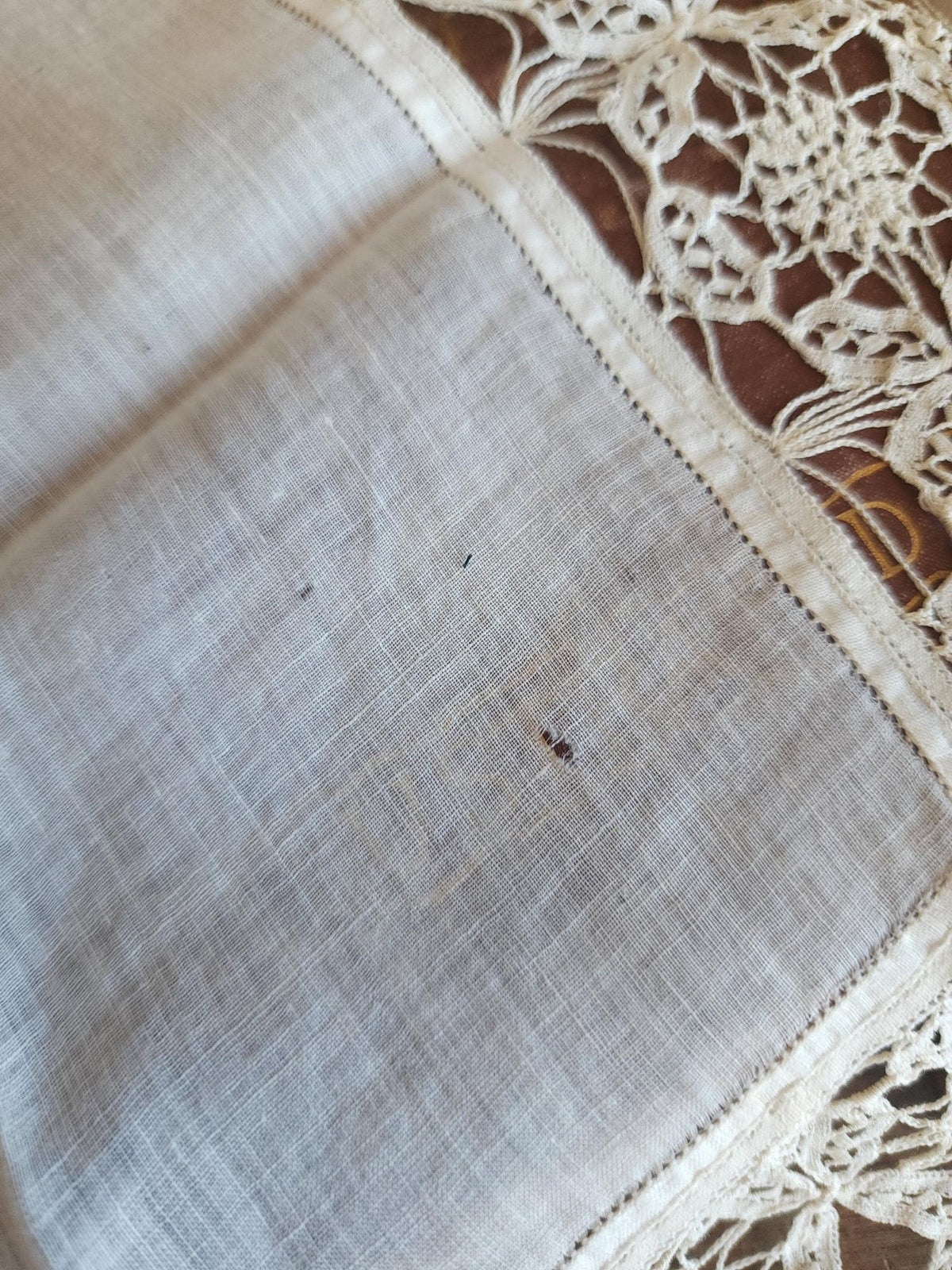 Vintage Antique 1910s Linen Handkerchief with Handmade Lace Border