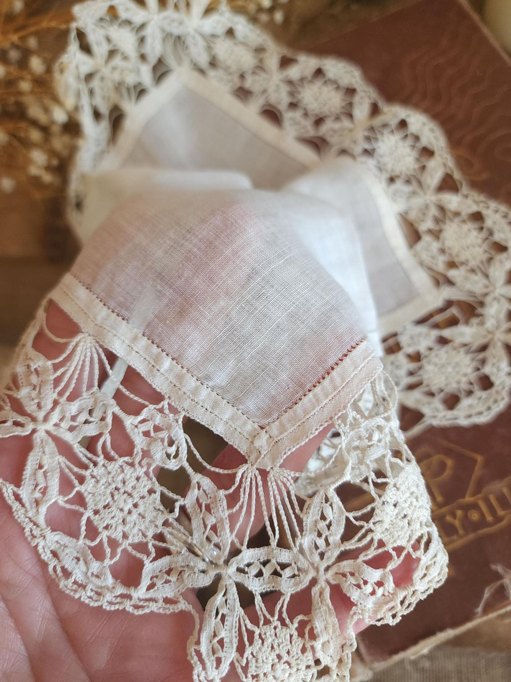 Vintage Antique 1910s Linen Handkerchief with Handmade Lace Border