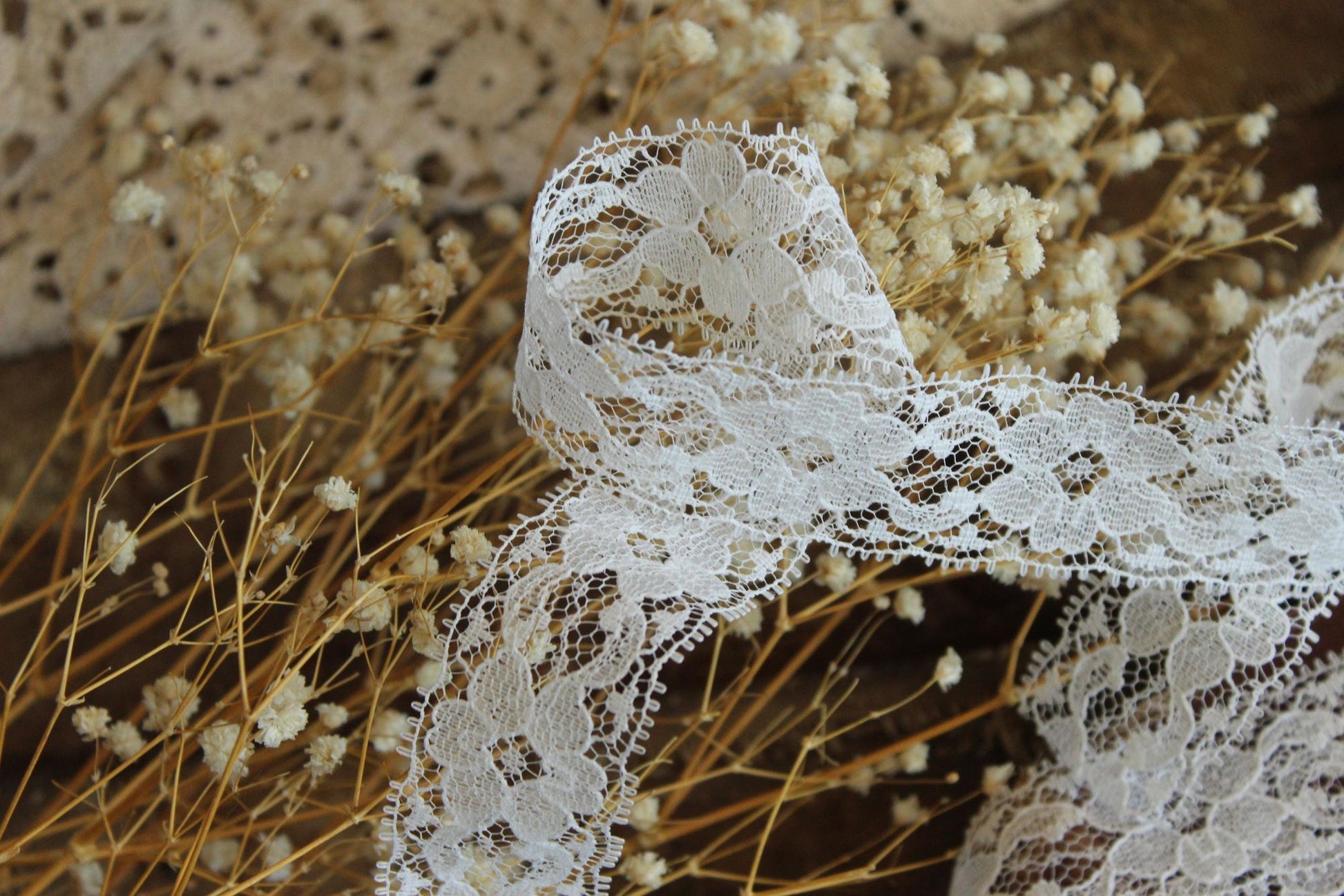 Vintage 1980s White Raschel Floral Lace Trim, Offray 3 Yards, 1.25" Wide