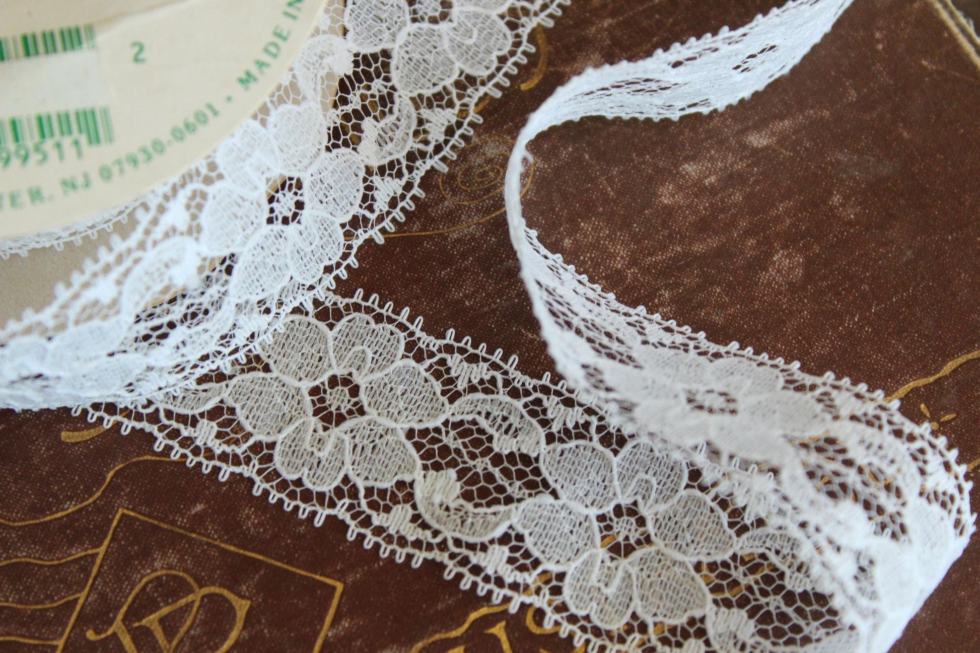 Vintage 1980s White Raschel Floral Lace Trim, Offray 3 Yards, 1.25" Wide
