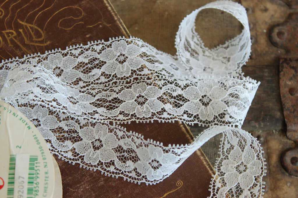 Vintage 1980s White Raschel Floral Lace Trim, Offray 3 Yards, 1.25" Wide