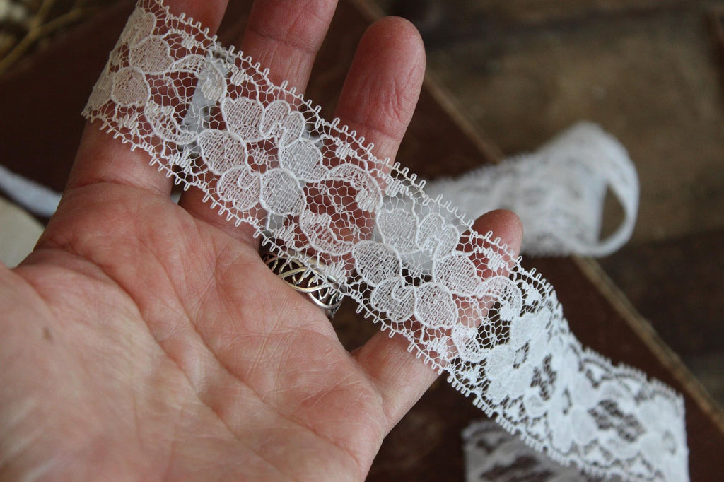 Vintage 1980s White Raschel Floral Lace Trim, Offray 3 Yards, 1.25" Wide