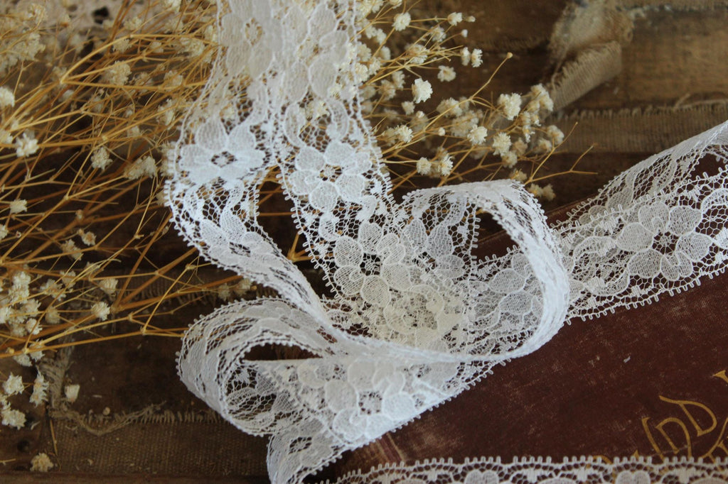 Vintage 1980s White Raschel Floral Lace Trim, Offray 3 Yards, 1.25" Wide