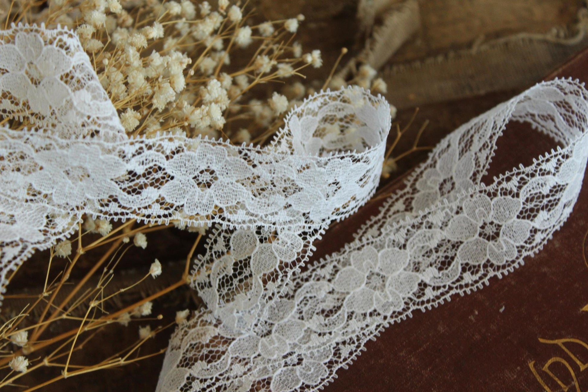 Vintage 1980s White Raschel Floral Lace Trim, Offray 3 Yards, 1.25" Wide