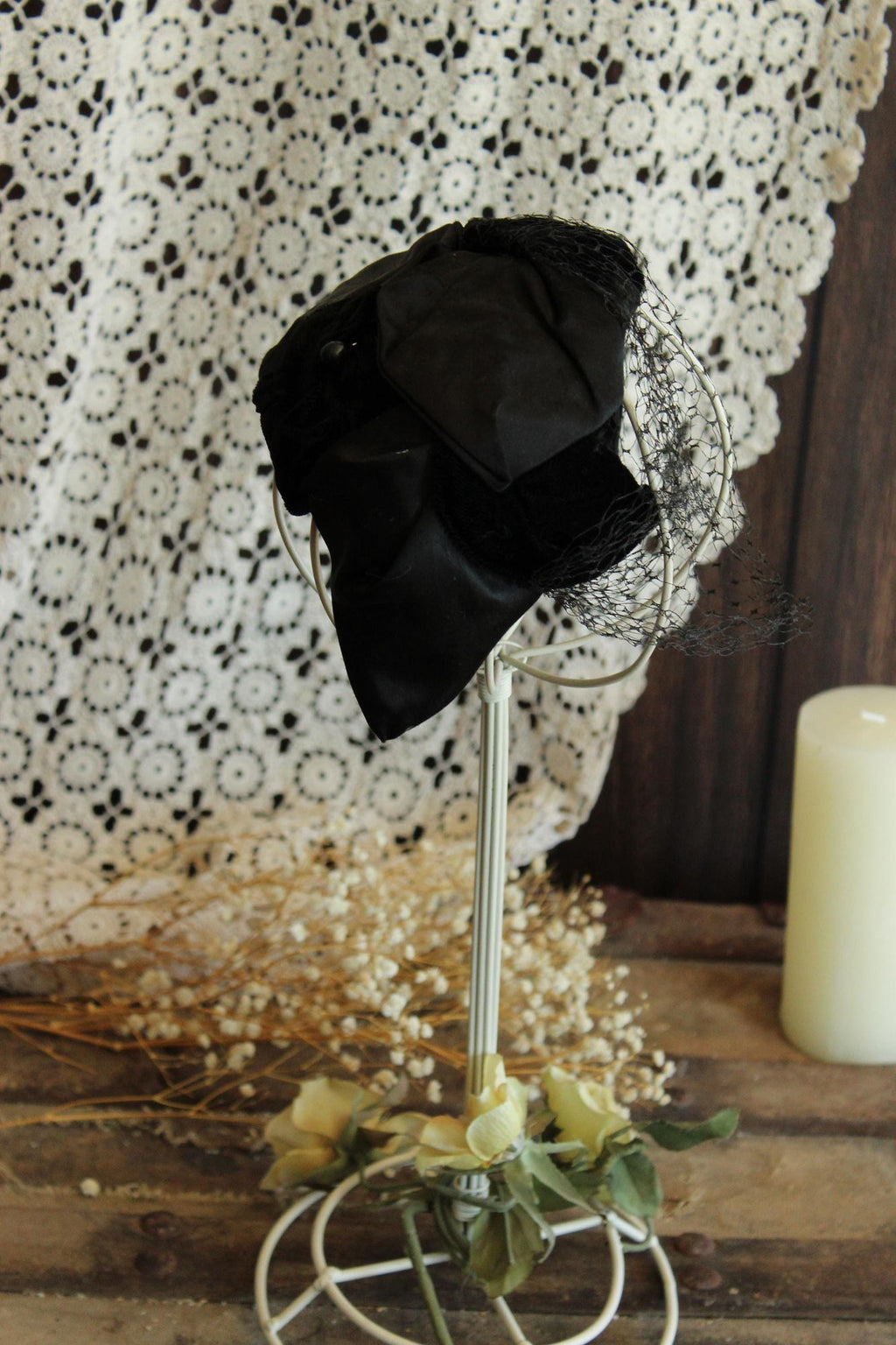 Vintage 1950s Black Satin and Velvet Curvette Hat With Birdcage Veil,