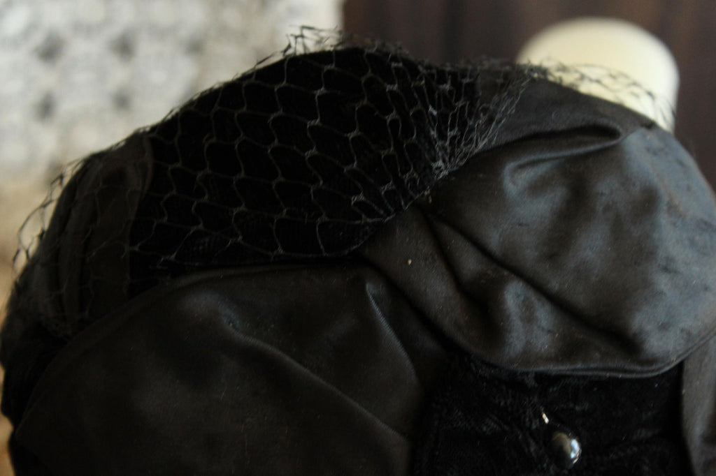 Vintage 1950s Black Satin and Velvet Curvette Hat With Birdcage Veil,
