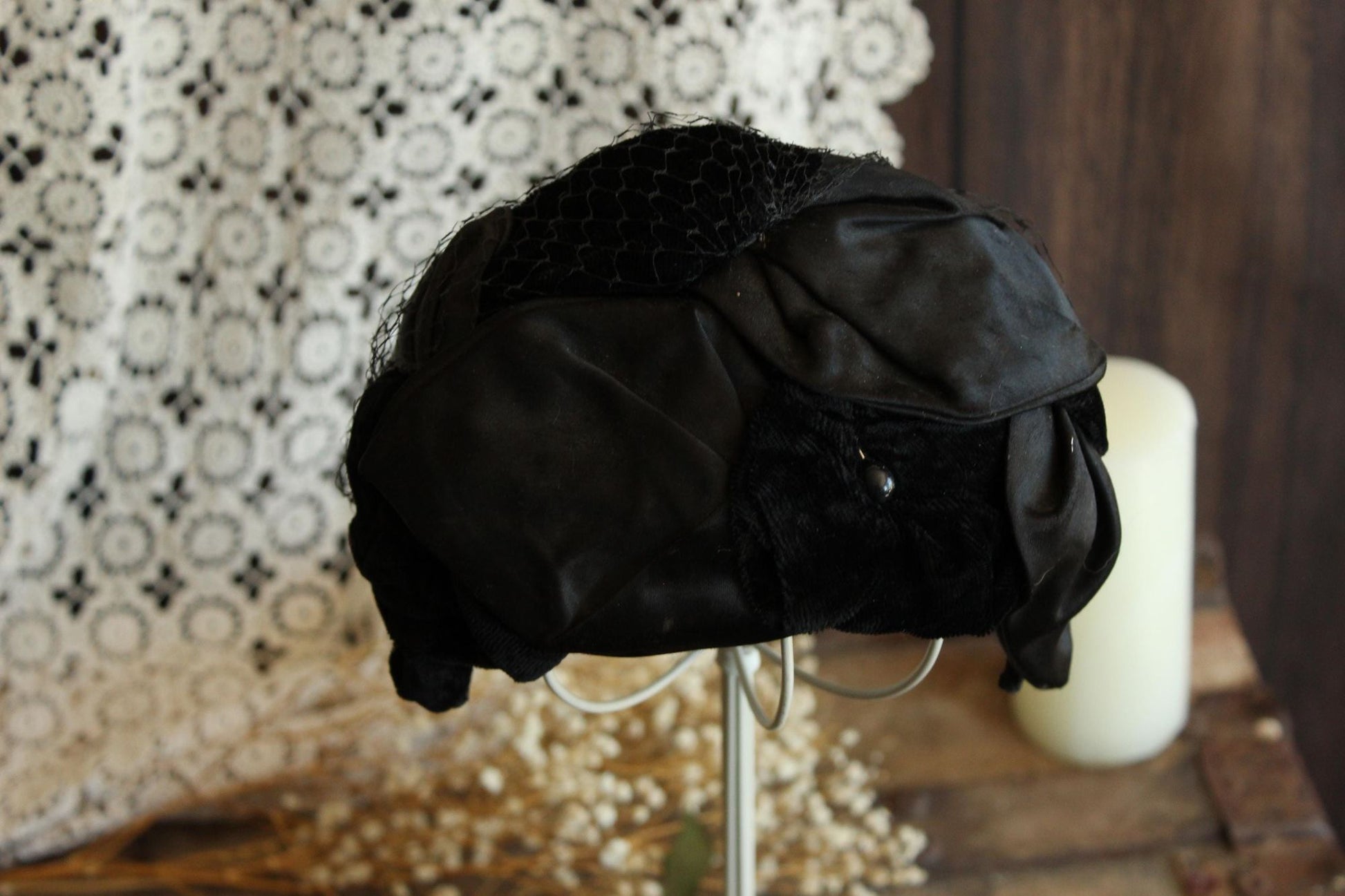 Vintage 1950s Black Satin and Velvet Curvette Hat With Birdcage Veil,
