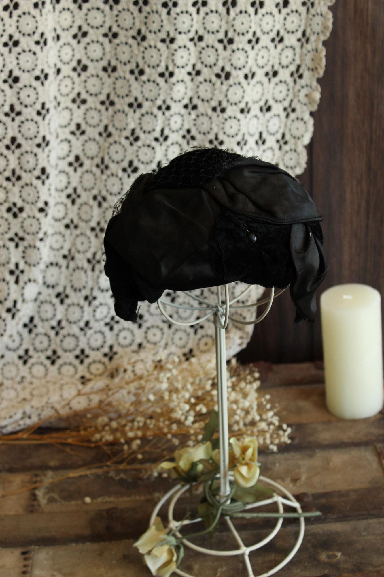 Vintage 1950s Black Satin and Velvet Curvette Hat With Birdcage Veil,