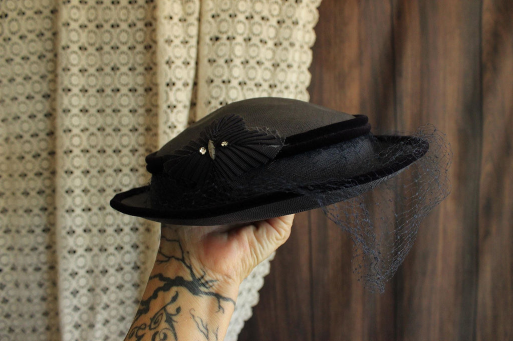 Vintage 1950 Navy Blue Woven Straw Tilt Hat with Veil
