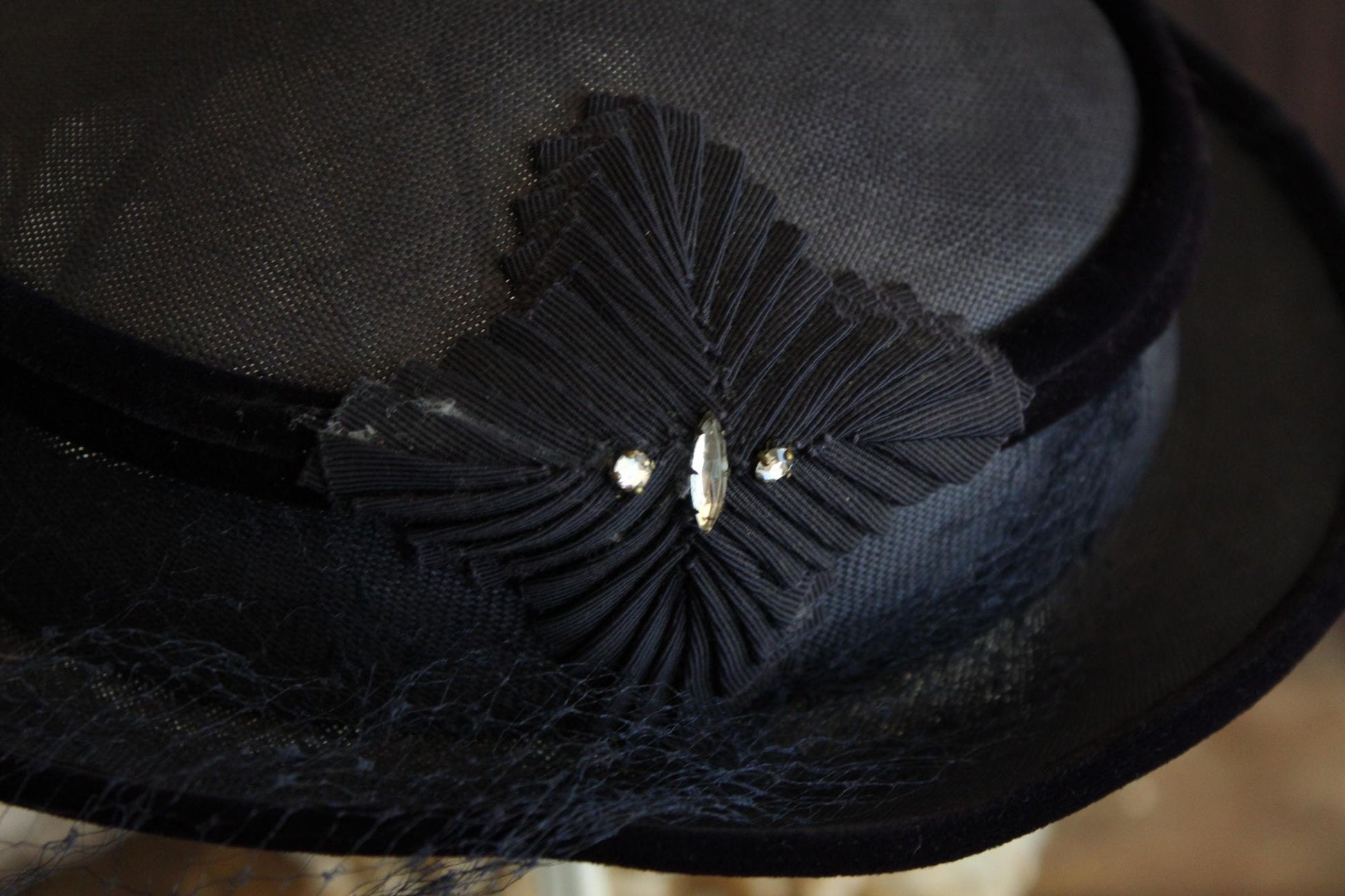 Vintage 1950 Navy Blue Woven Straw Tilt Hat with Veil
