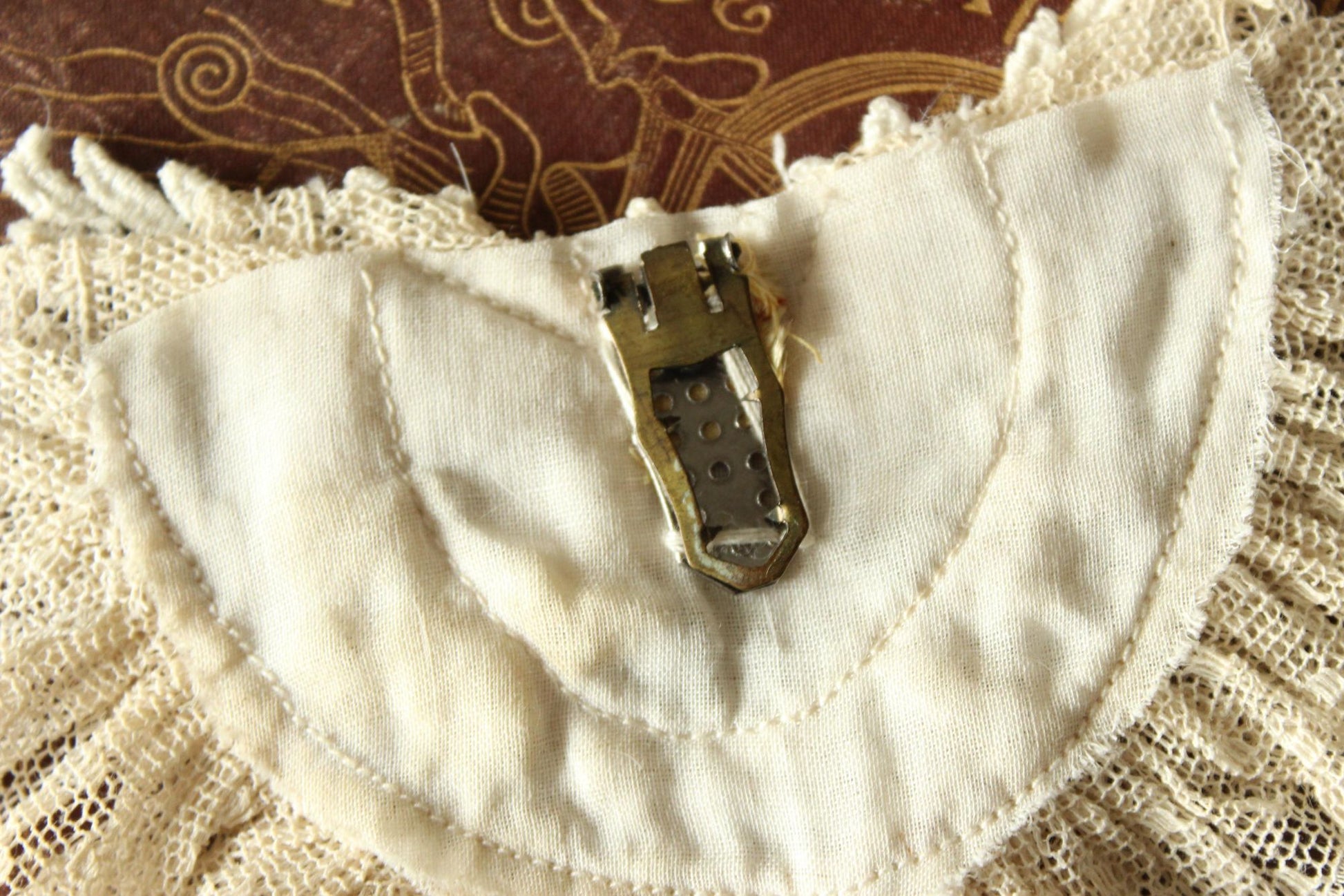 Vintage 1940s 1950s Ivory Lace Bow