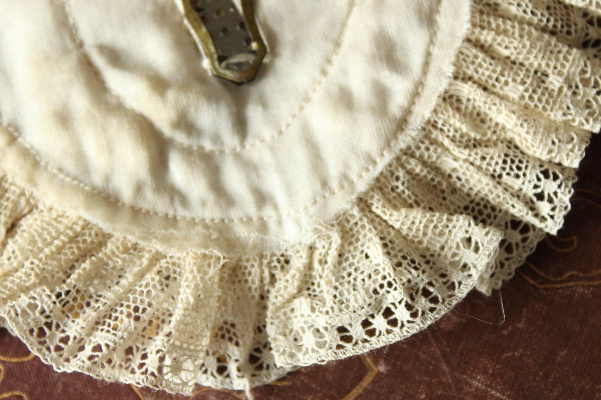 Vintage 1940s 1950s Ivory Lace Bow