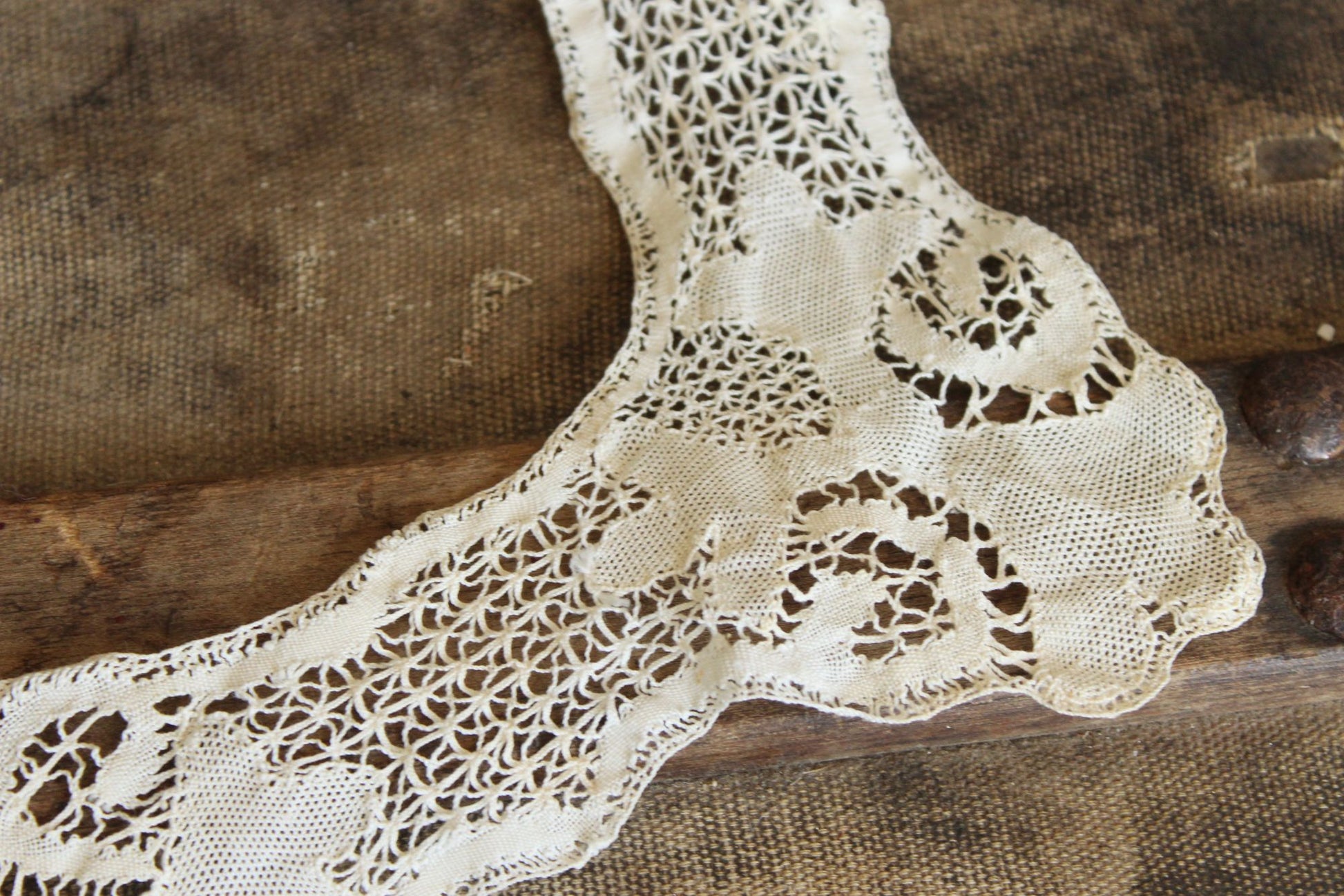Antique Ivory Cotton Lace Collar Appliques.