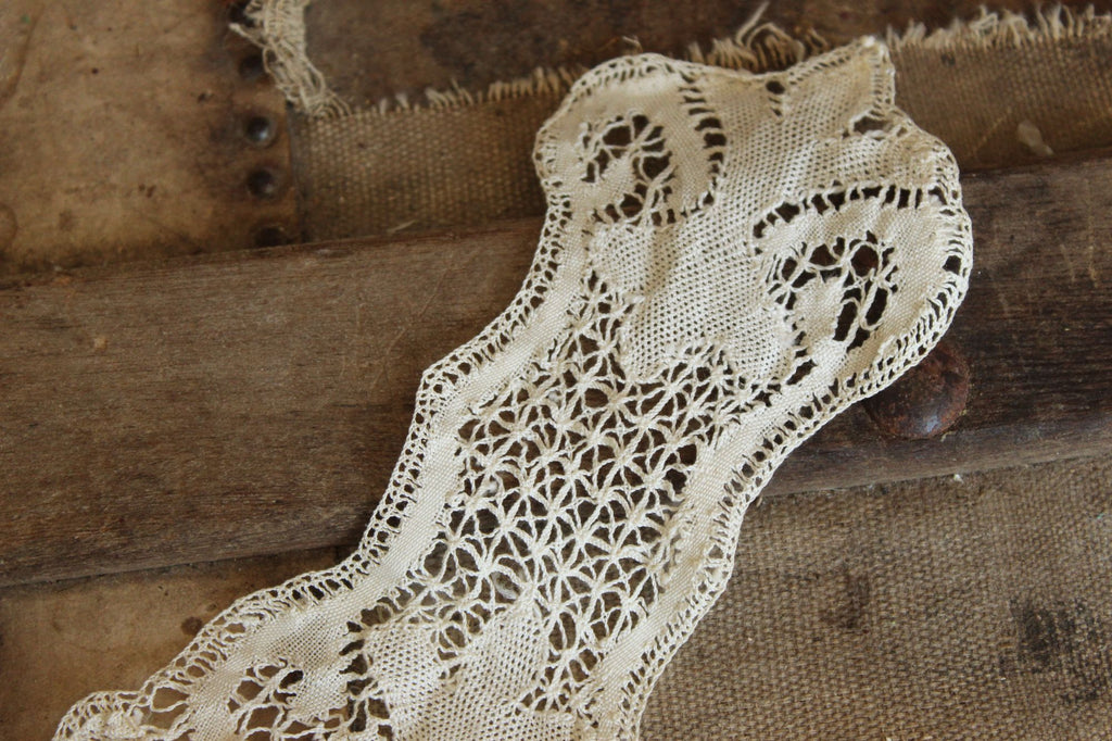 Antique Ivory Cotton Lace Collar Appliques.