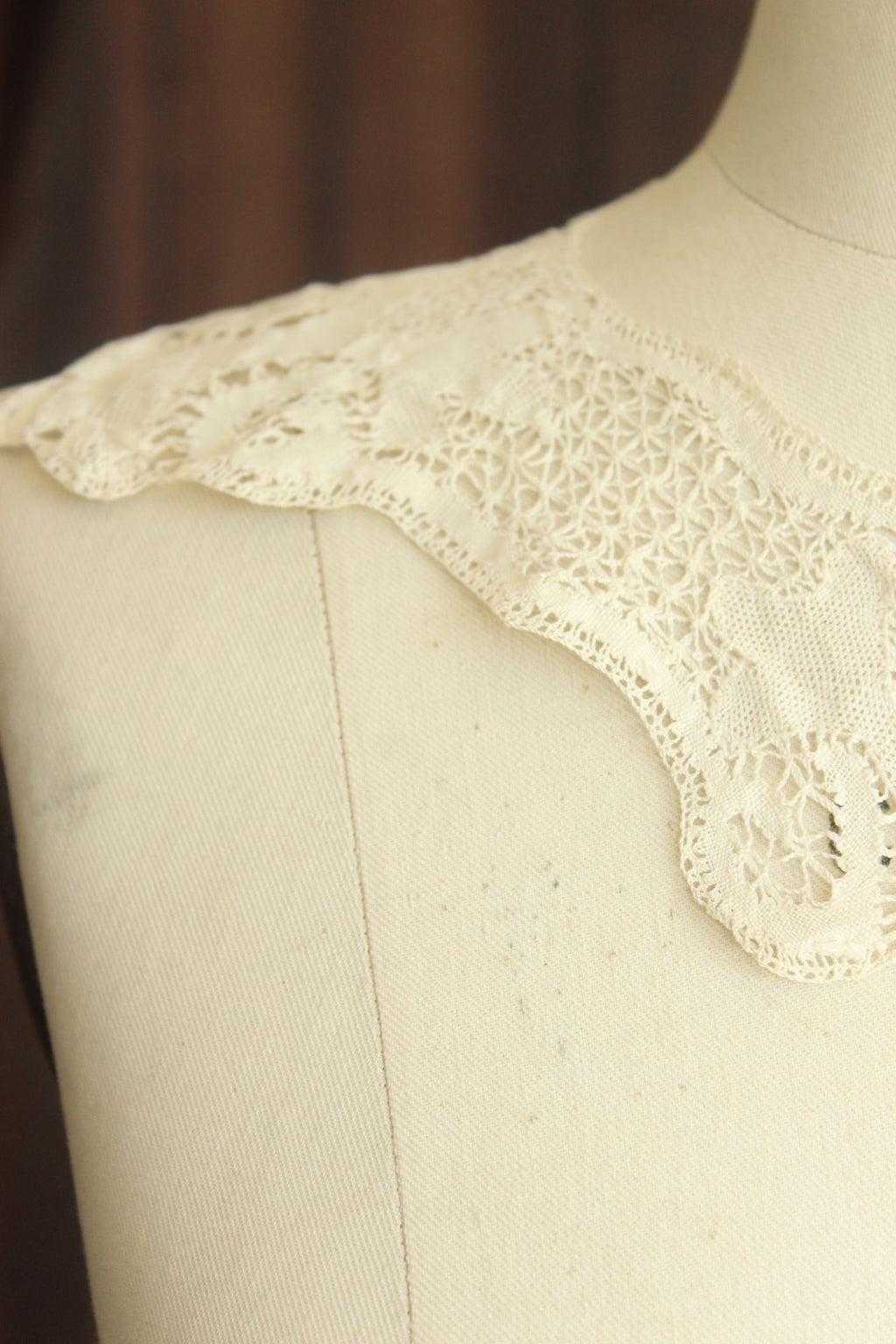 Antique Ivory Cotton Lace Collar Appliques.