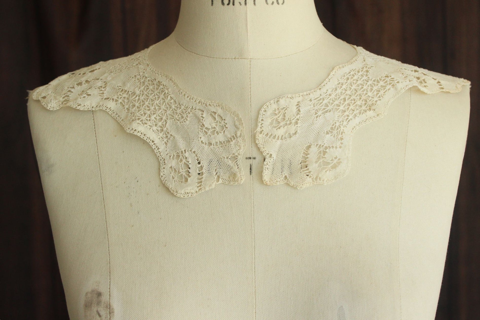 Antique Ivory Cotton Lace Collar Appliques.