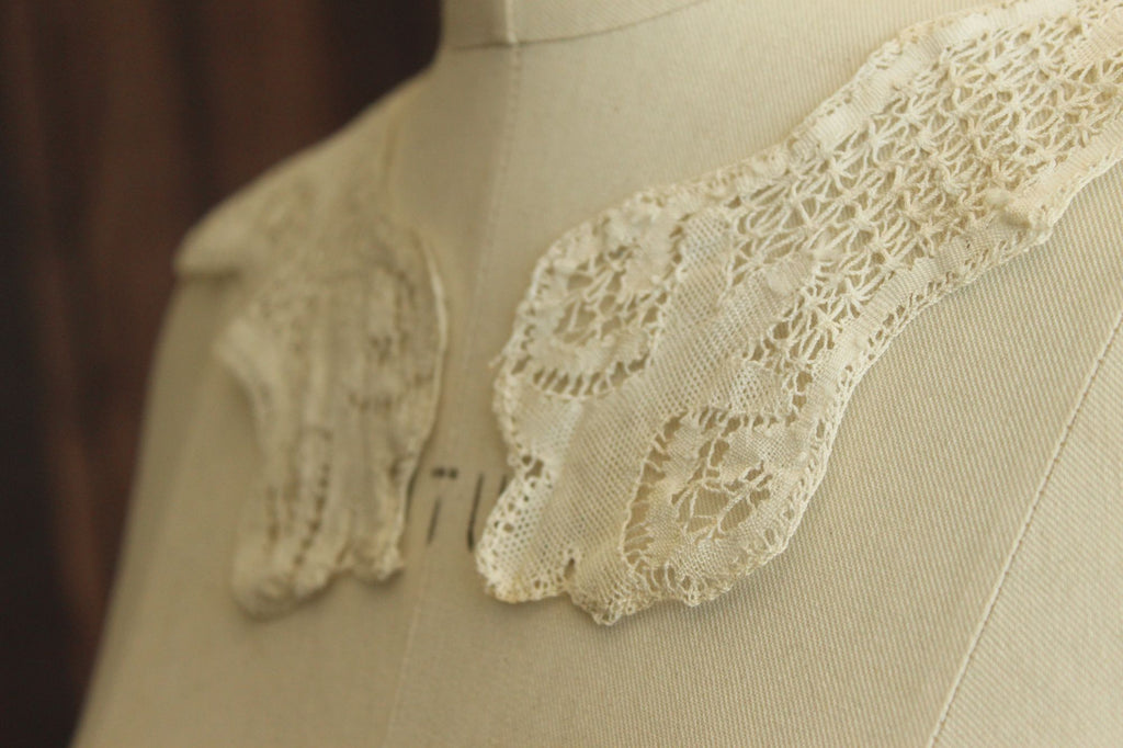 Antique Ivory Cotton Lace Collar Appliques.