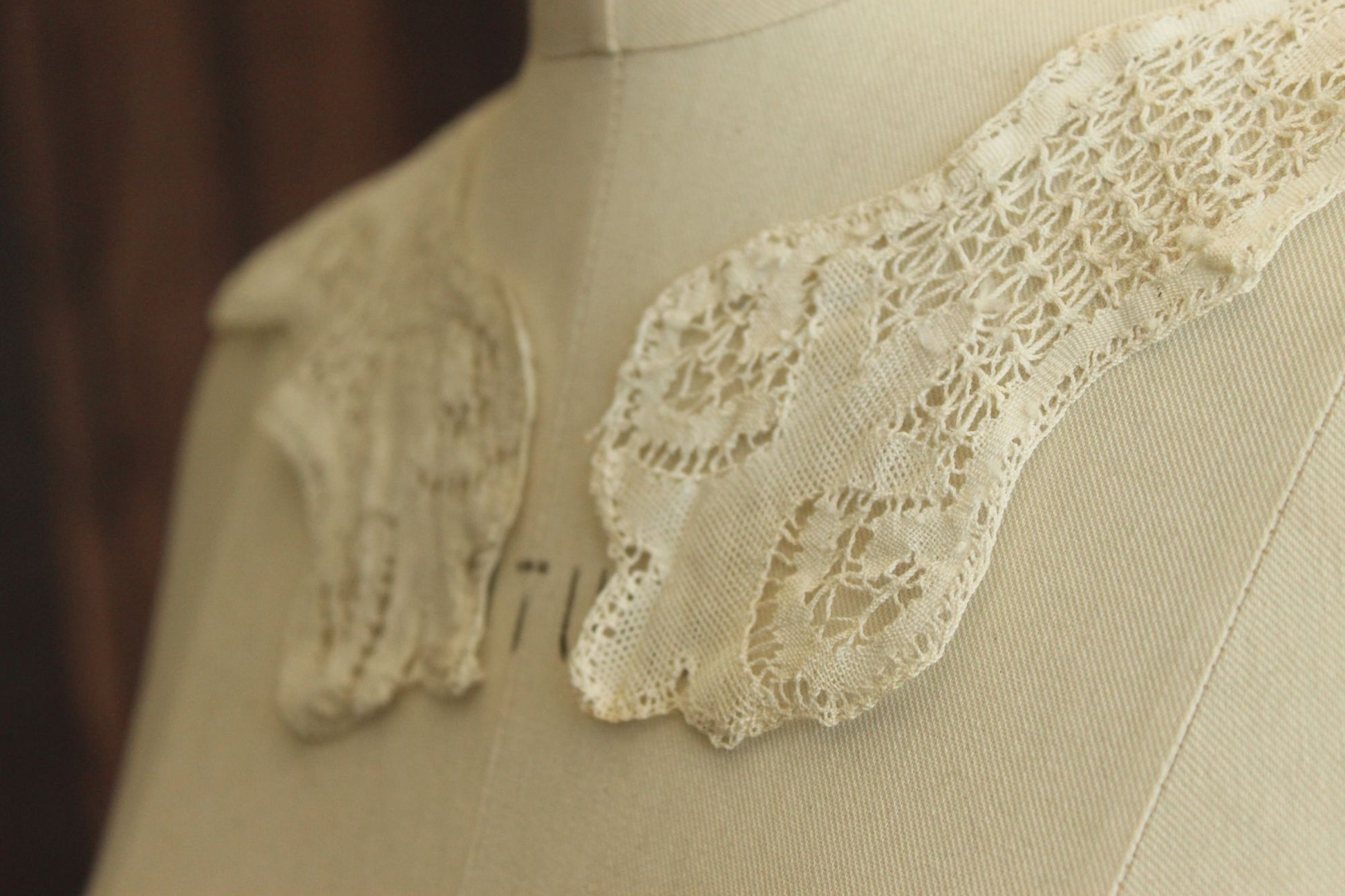Antique Ivory Cotton Lace Collar Appliques.