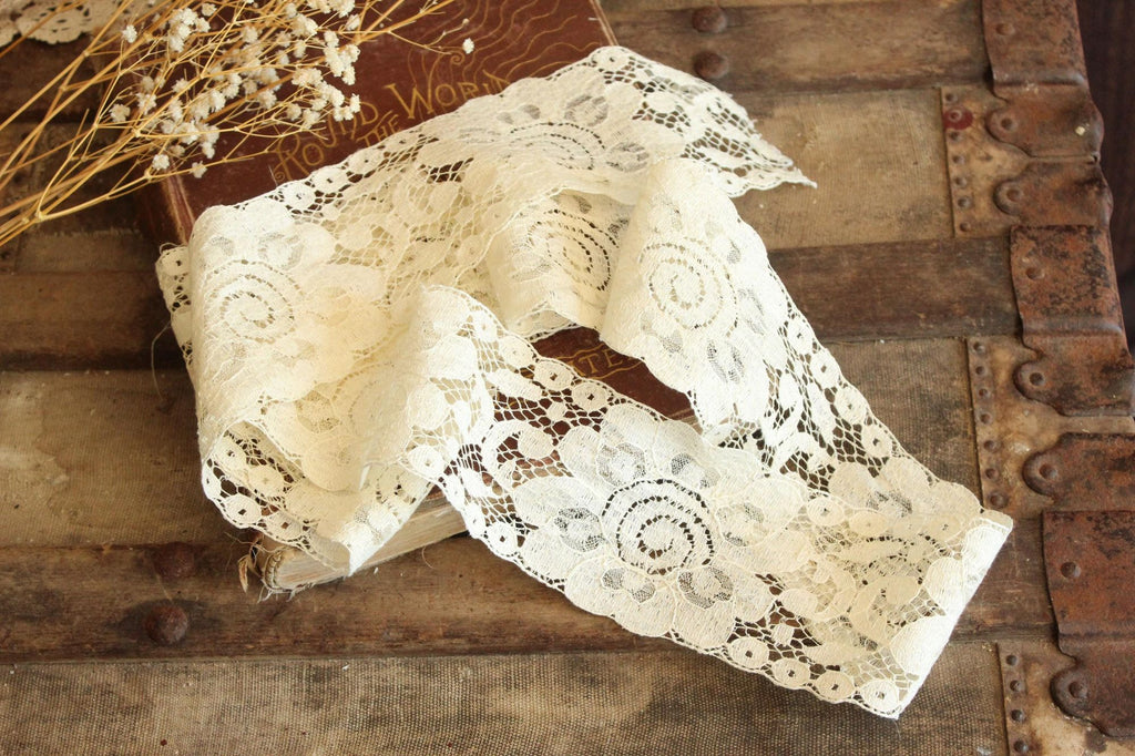 Vintage Lace Trim, Ivory Floral Pattern 3" Wide, 1 yard plus 27 inches long piece