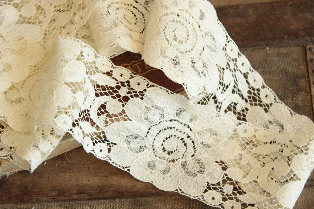 Vintage Lace Trim, Ivory Floral Pattern 3" Wide, 1 yard plus 27 inches long piece