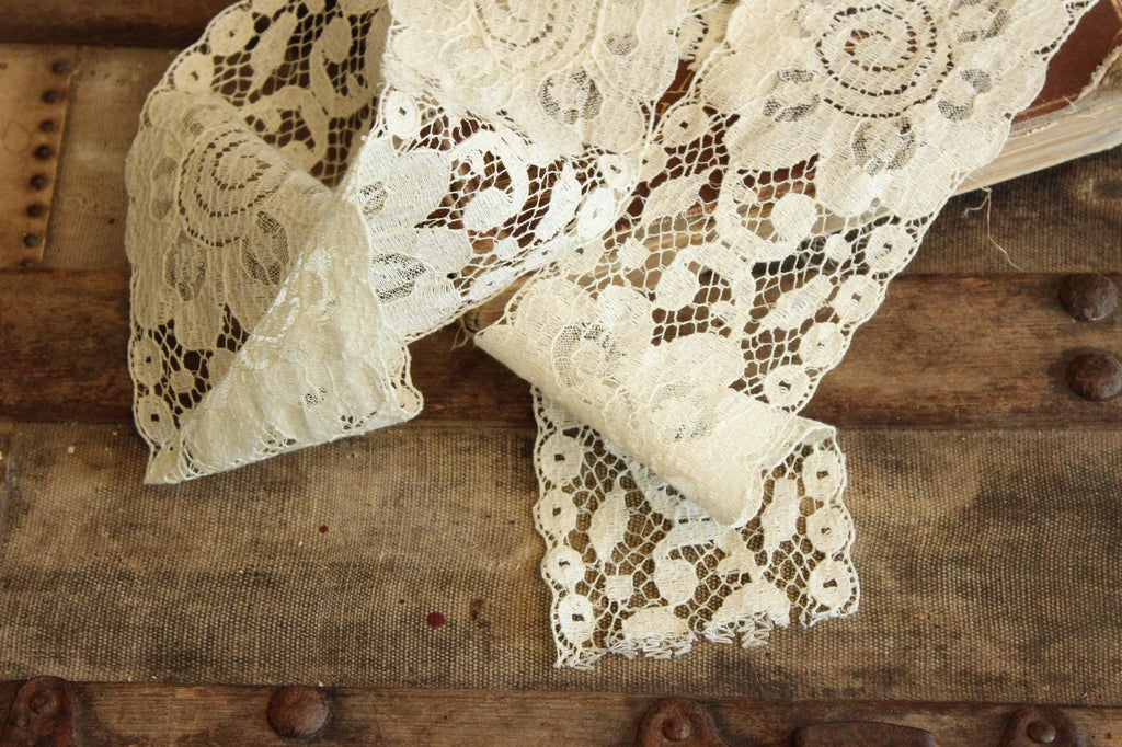 Vintage Lace Trim, Ivory Floral Pattern 3" Wide, 1 yard plus 27 inches long piece