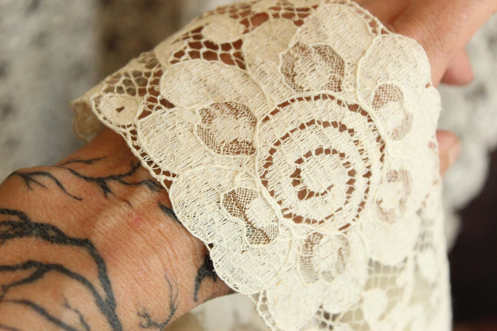 Vintage Lace Trim, Ivory Floral Pattern 3" Wide, 1 yard plus 27 inches long piece