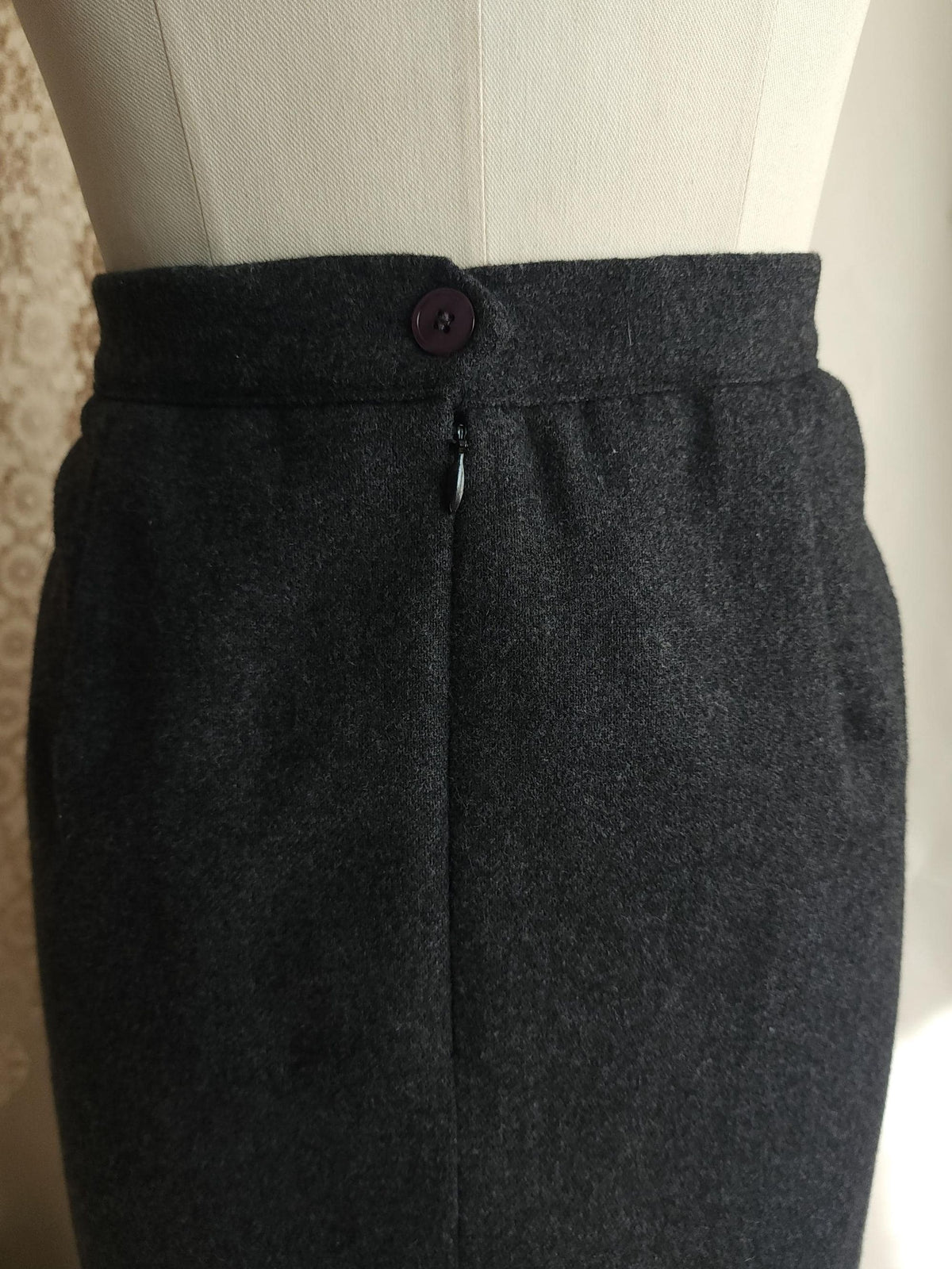 Vintage 1970s 1980s Gray Wool Pencil Skirt with Pockets